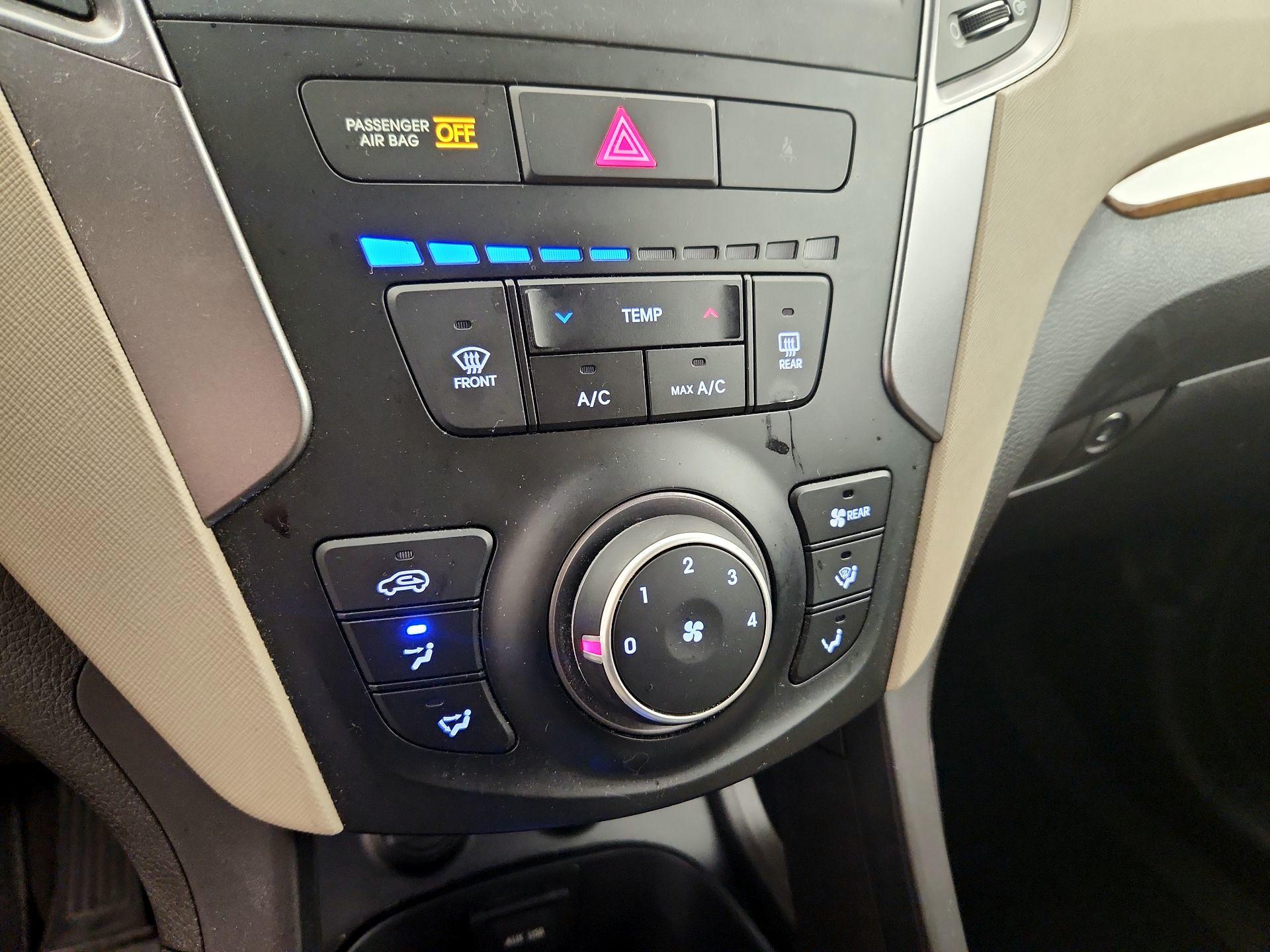 Thumbnail: 2015 Hyundai Santa Fe - 16