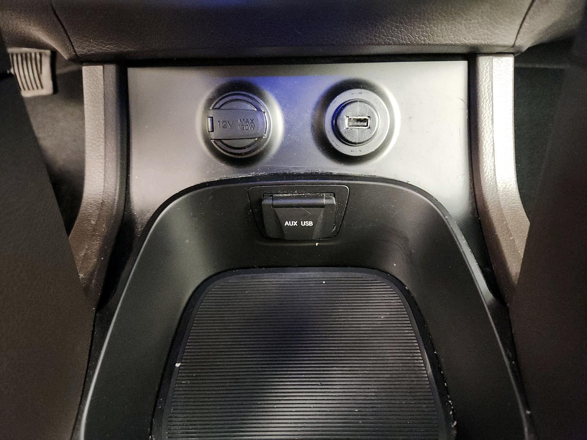 Thumbnail: 2015 Hyundai Santa Fe - 18