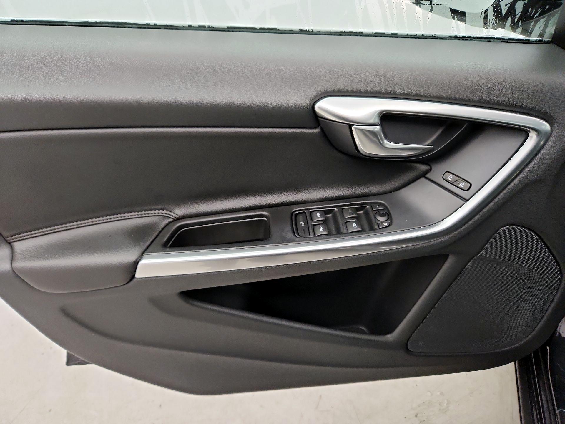 Thumbnail: 2015 Volvo S60 - 12