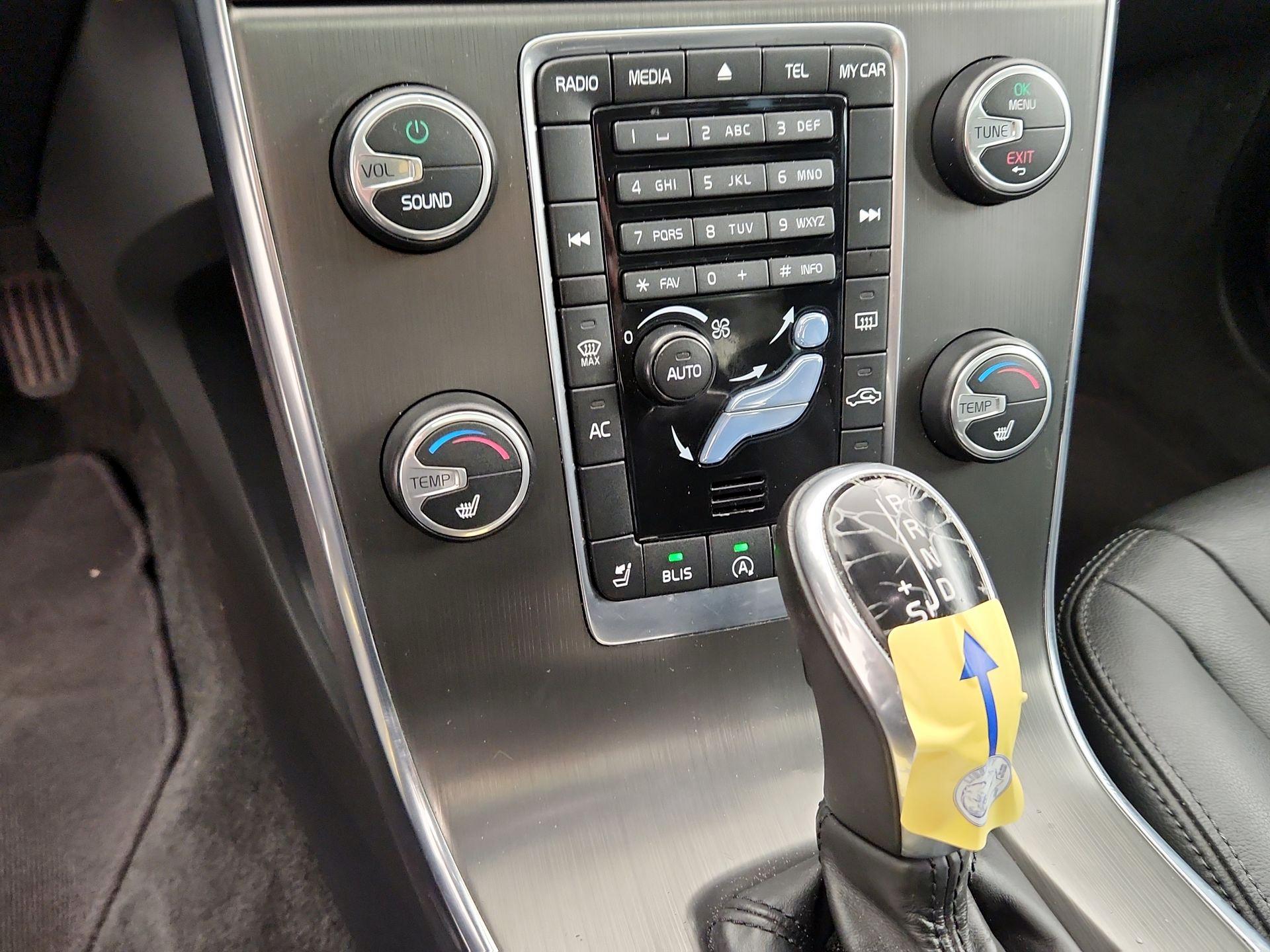 Thumbnail: 2015 Volvo S60 - 15