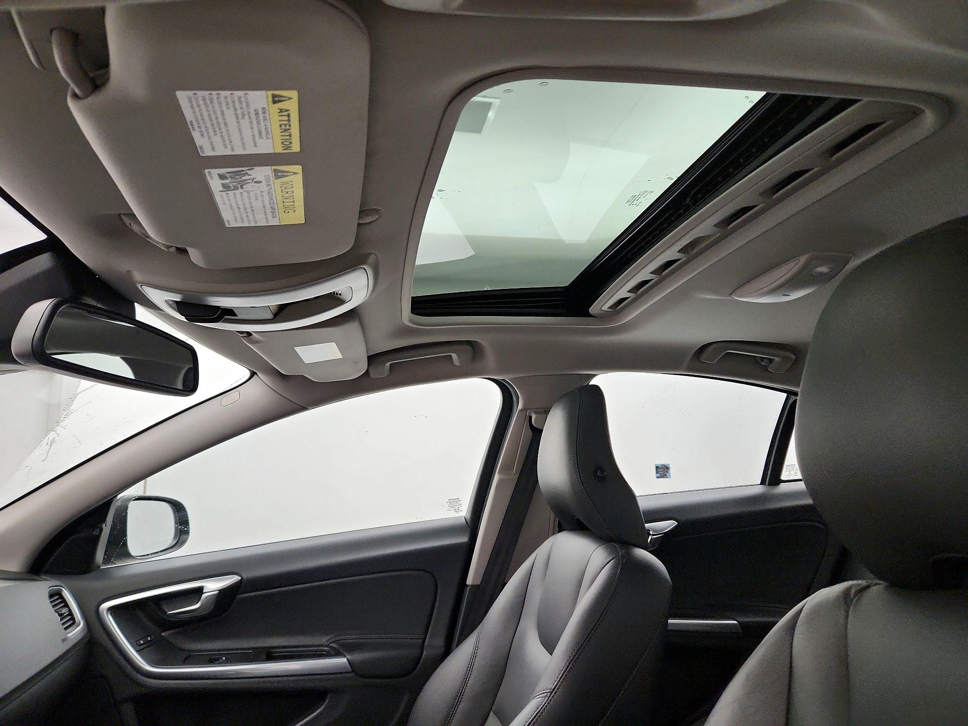 Thumbnail: 2015 Volvo S60 - 18