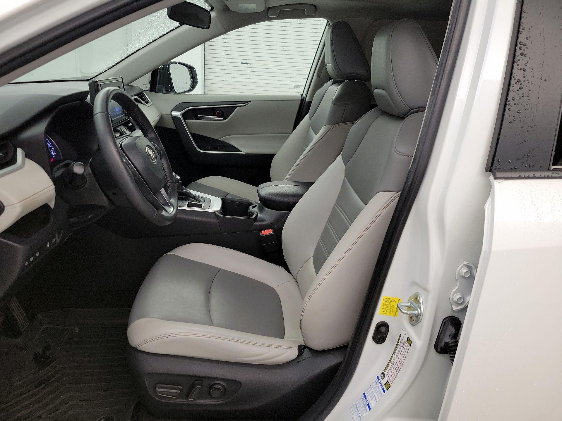 Thumbnail: 2022 Toyota RAV4 - 11