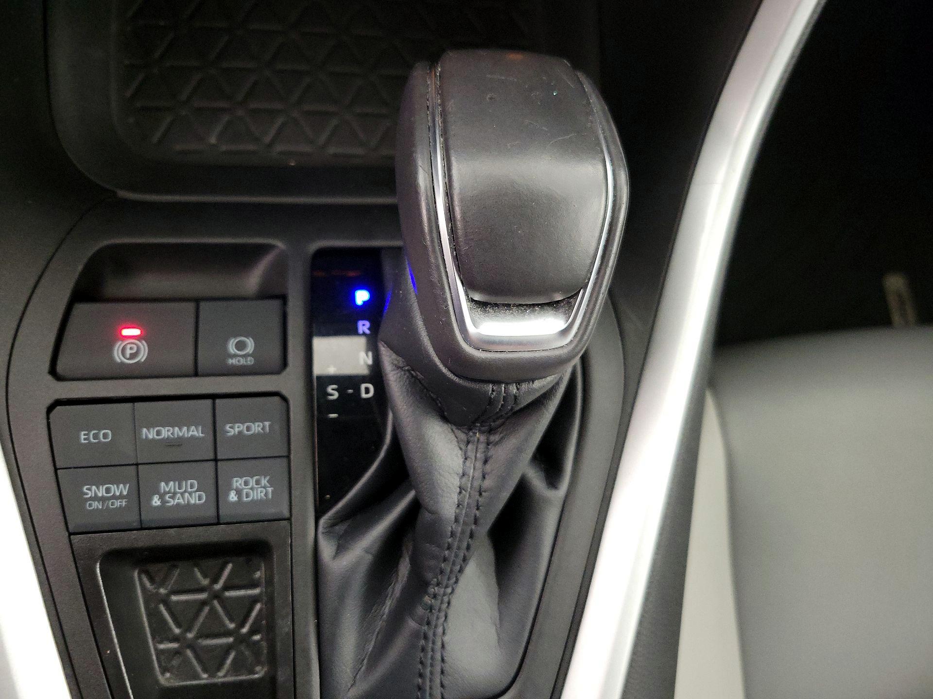 Thumbnail: 2022 Toyota RAV4 - 17