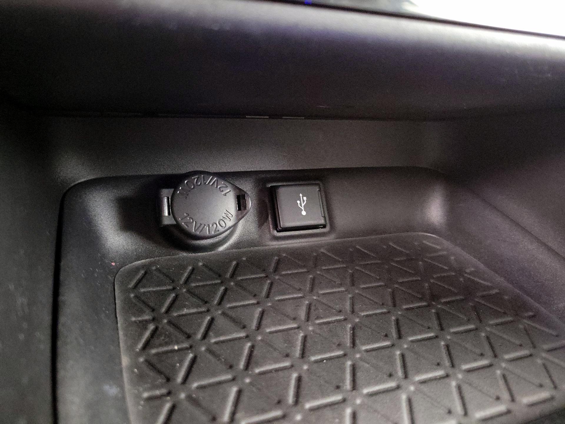 Thumbnail: 2022 Toyota RAV4 - 18