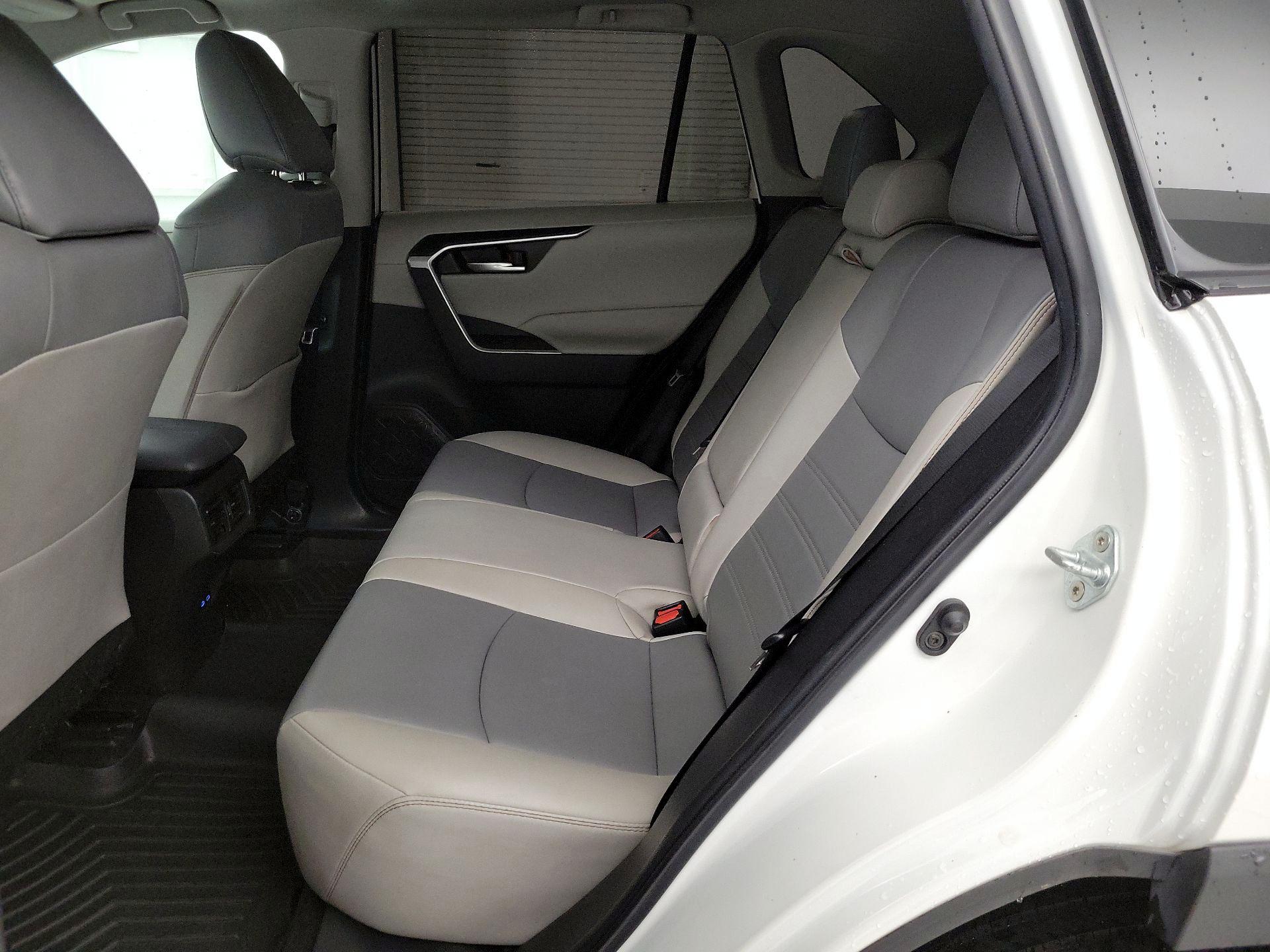 Thumbnail: 2022 Toyota RAV4 - 19