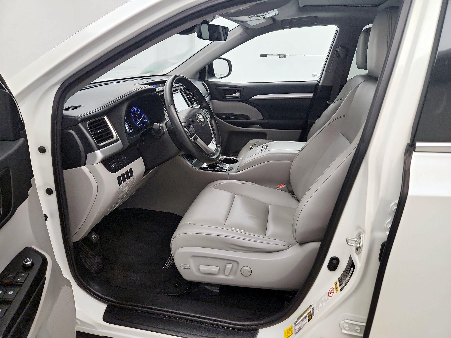 Thumbnail: 2019 Toyota Highlander - 11