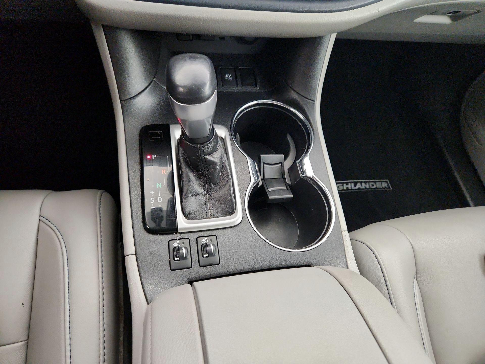 Thumbnail: 2019 Toyota Highlander - 18