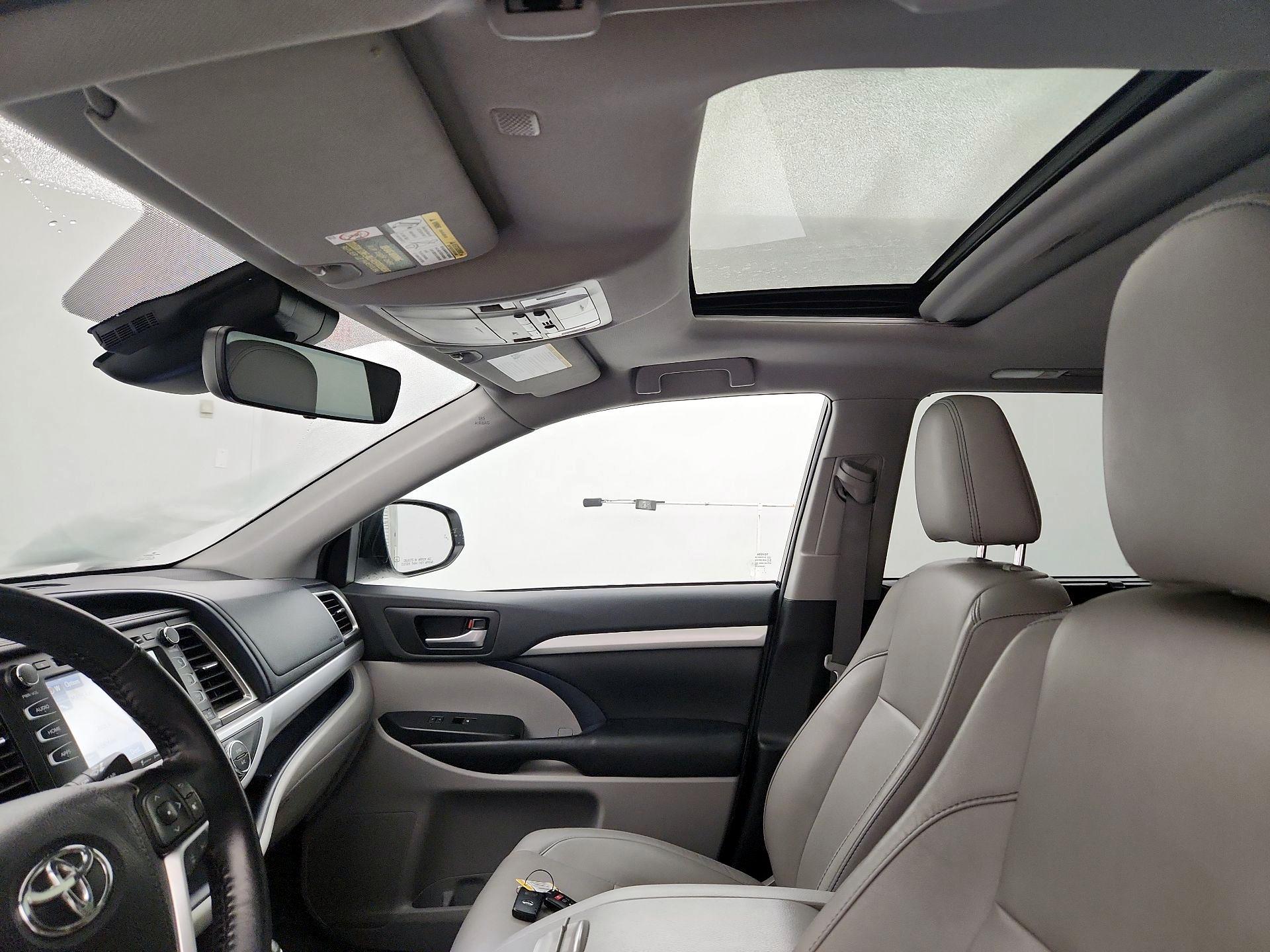 Thumbnail: 2019 Toyota Highlander - 20