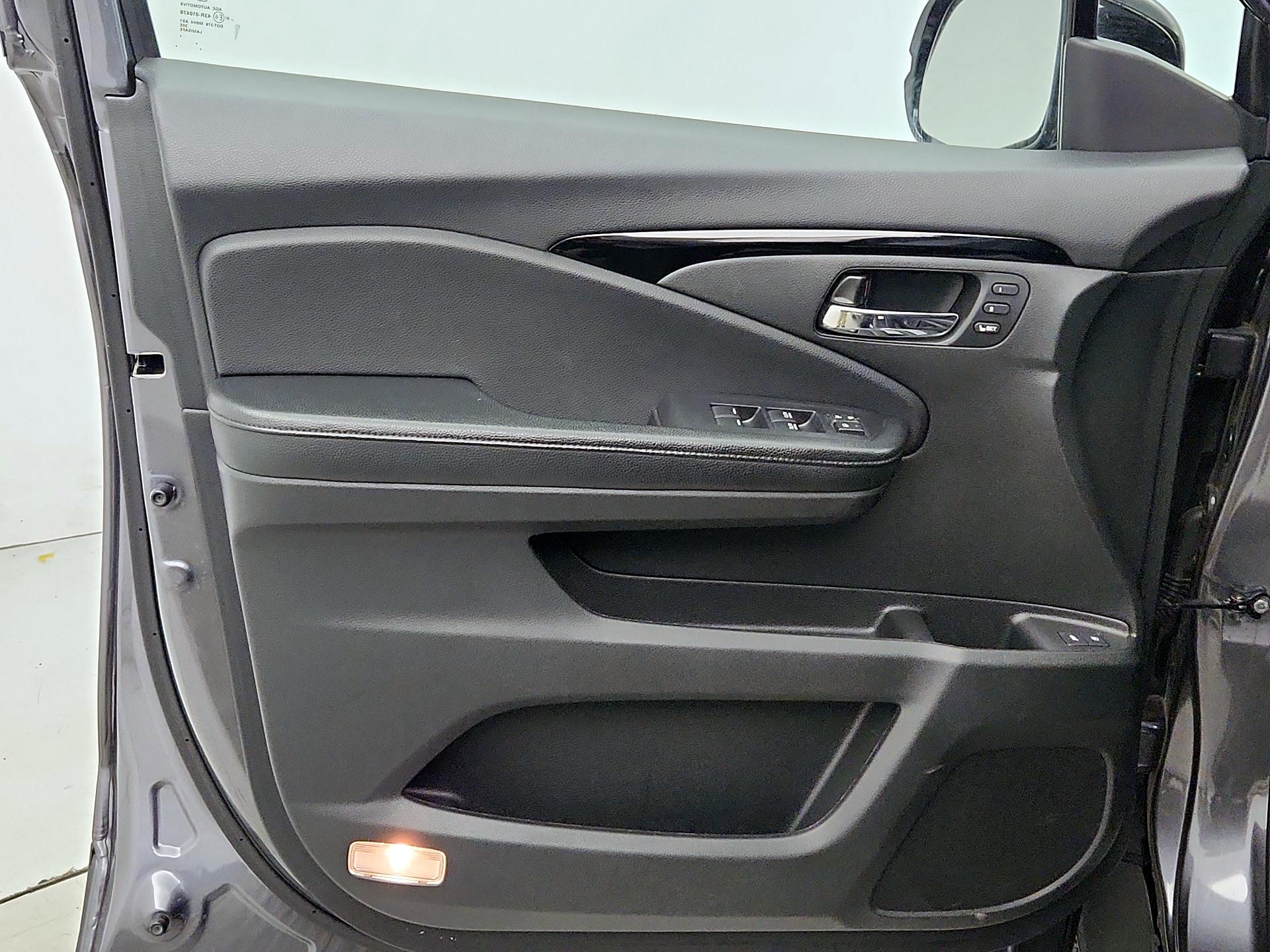 Thumbnail: 2018 Honda Pilot - 12