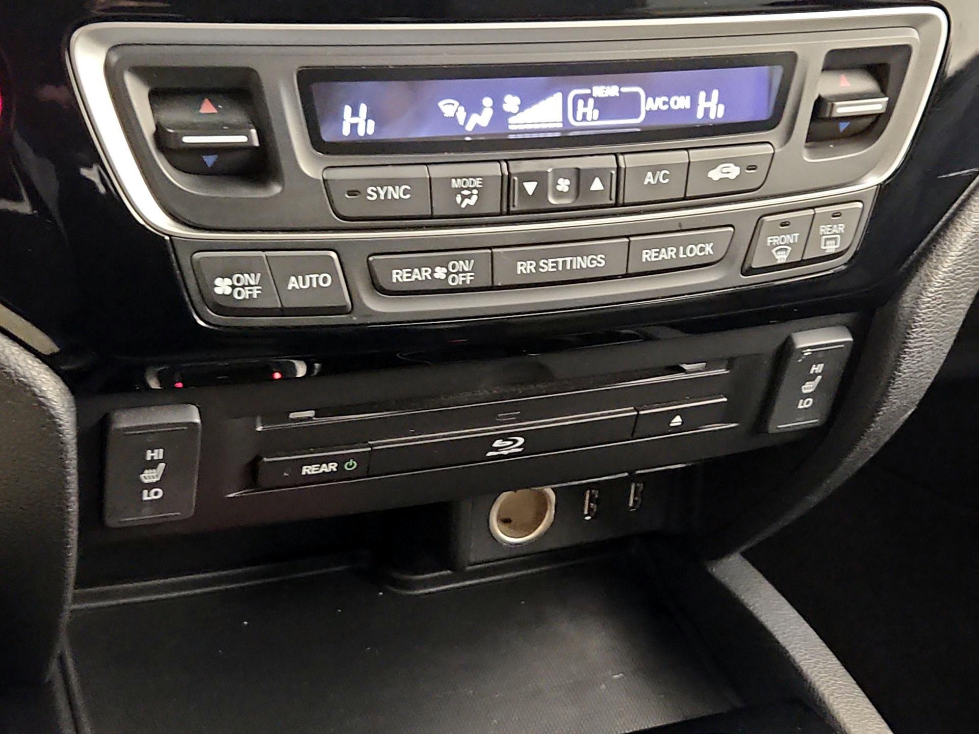 Thumbnail: 2018 Honda Pilot - 16