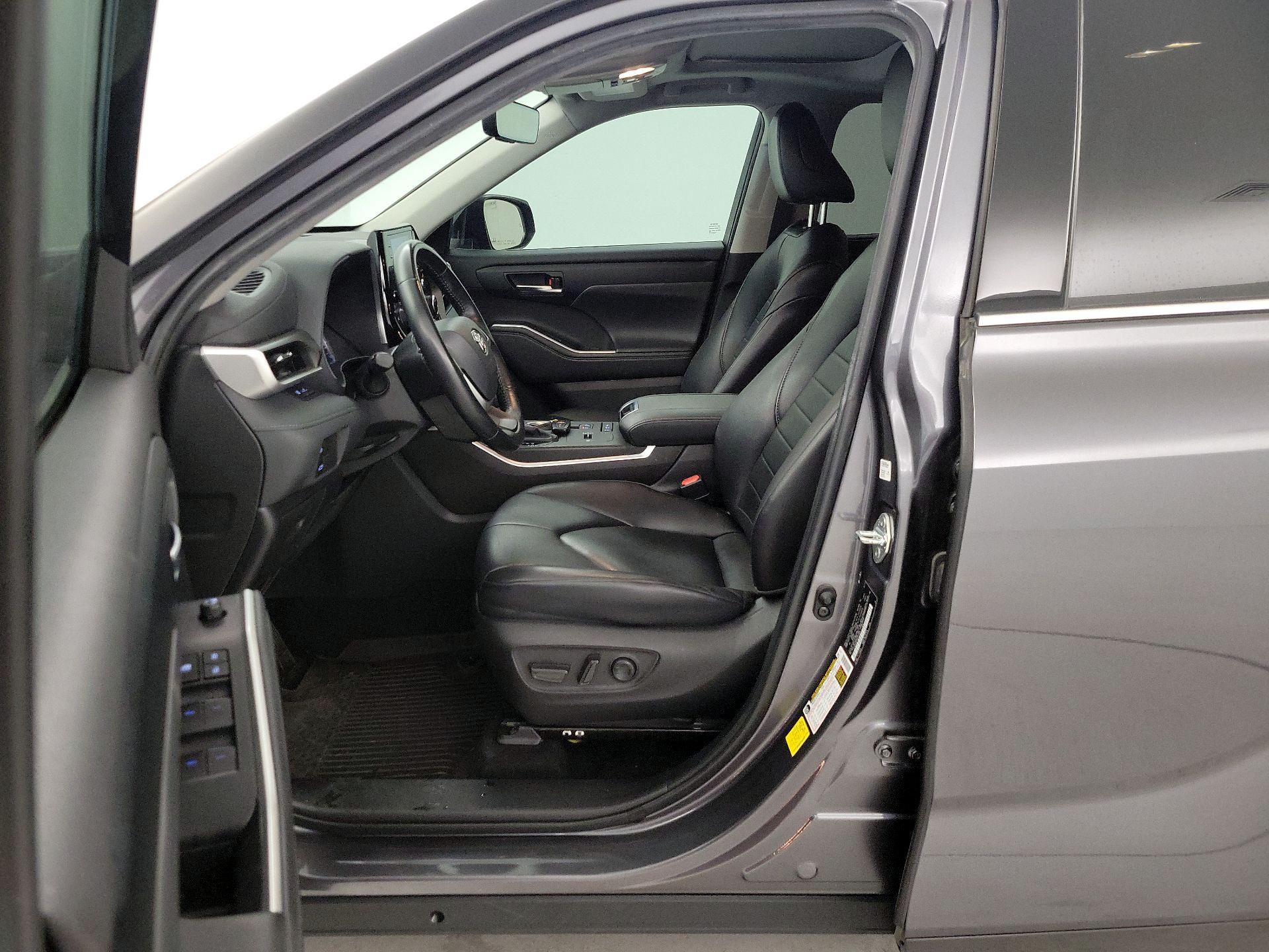 Thumbnail: 2022 Toyota Highlander - 11