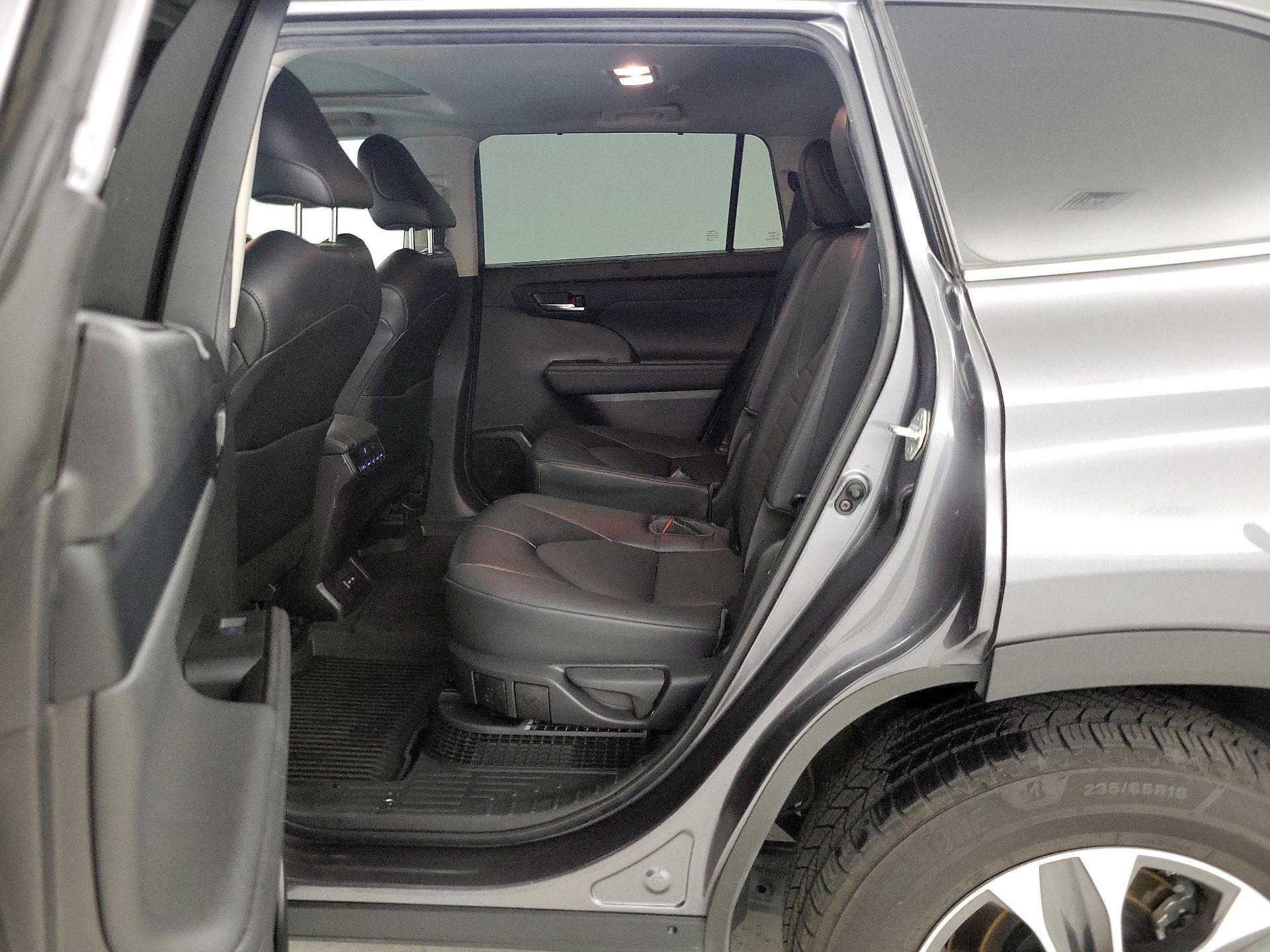 Thumbnail: 2022 Toyota Highlander - 19