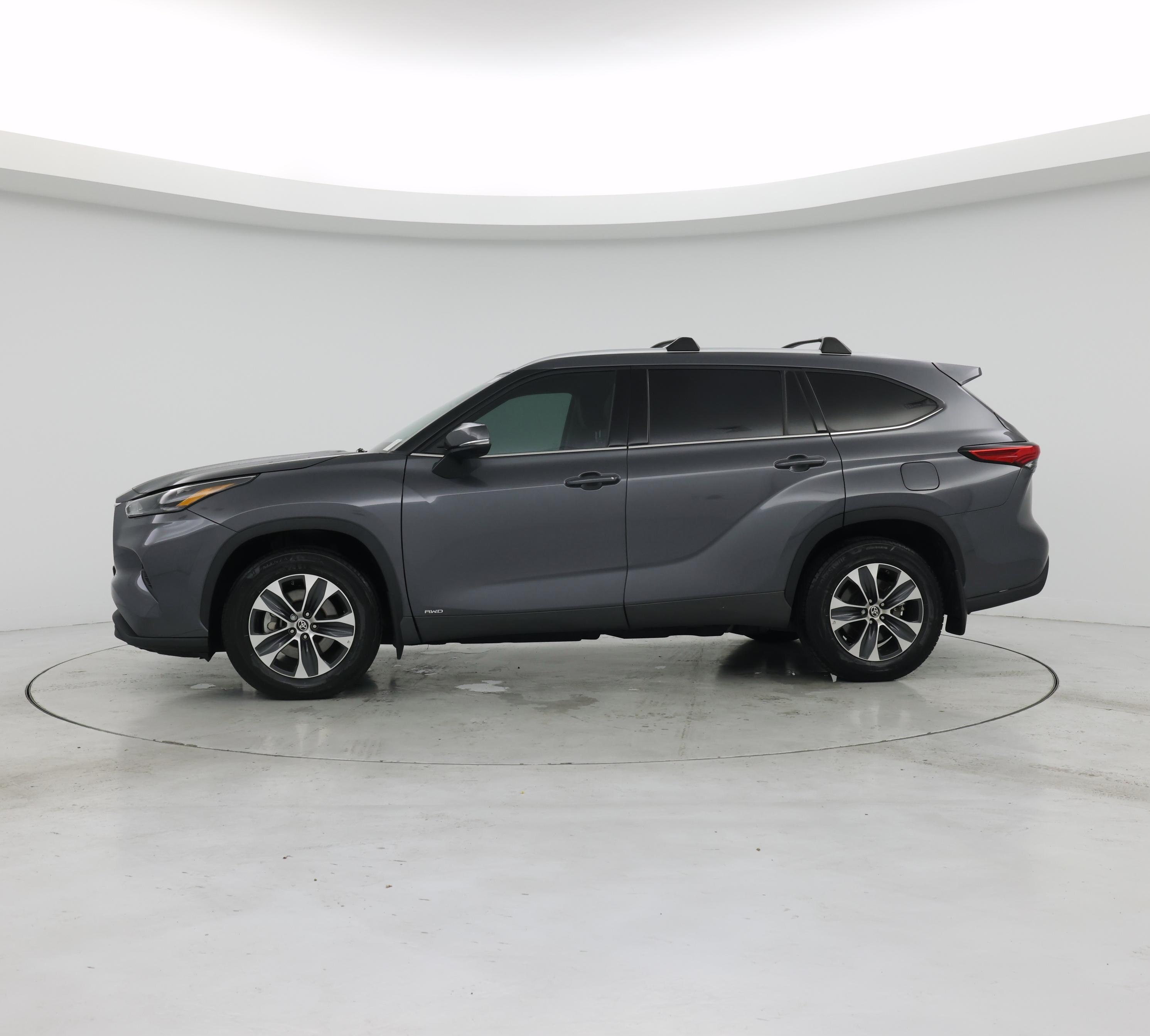 Thumbnail: 2022 Toyota Highlander - 3