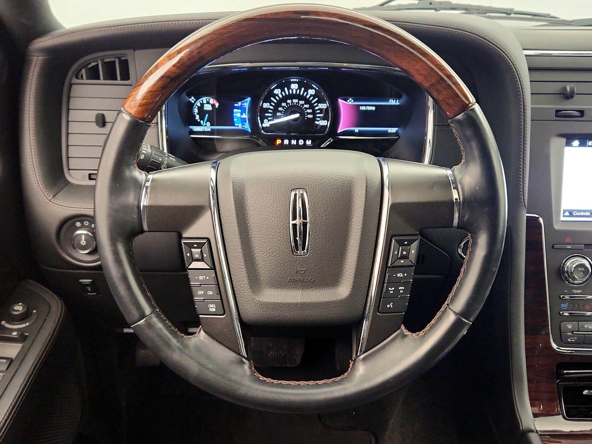 Thumbnail: 2017 Lincoln Navigator L - 10