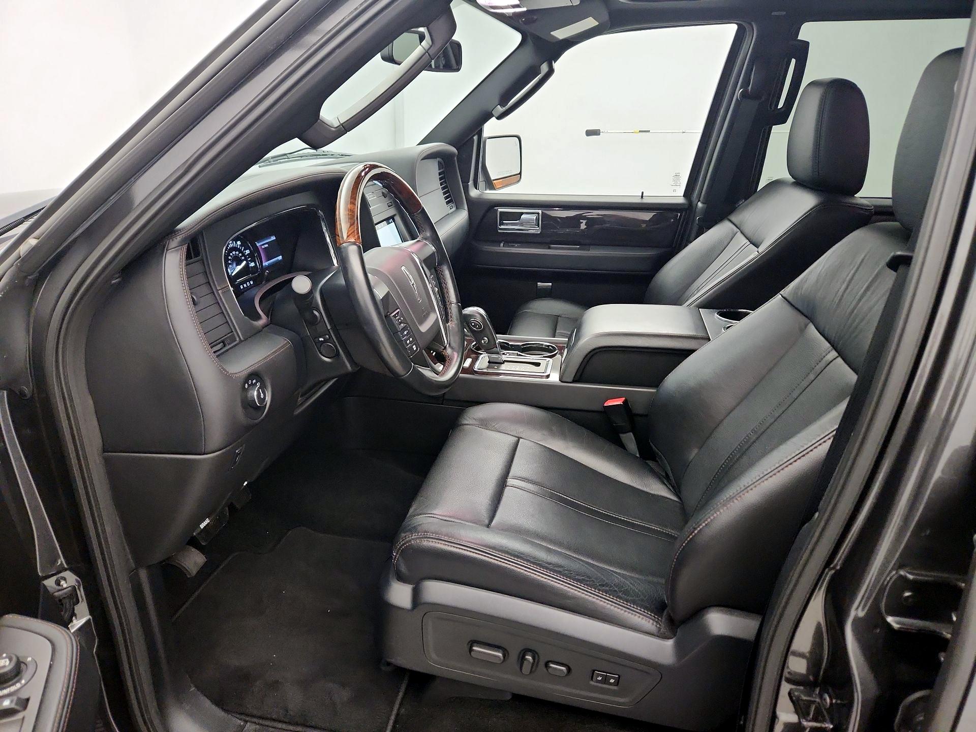 Thumbnail: 2017 Lincoln Navigator L - 11