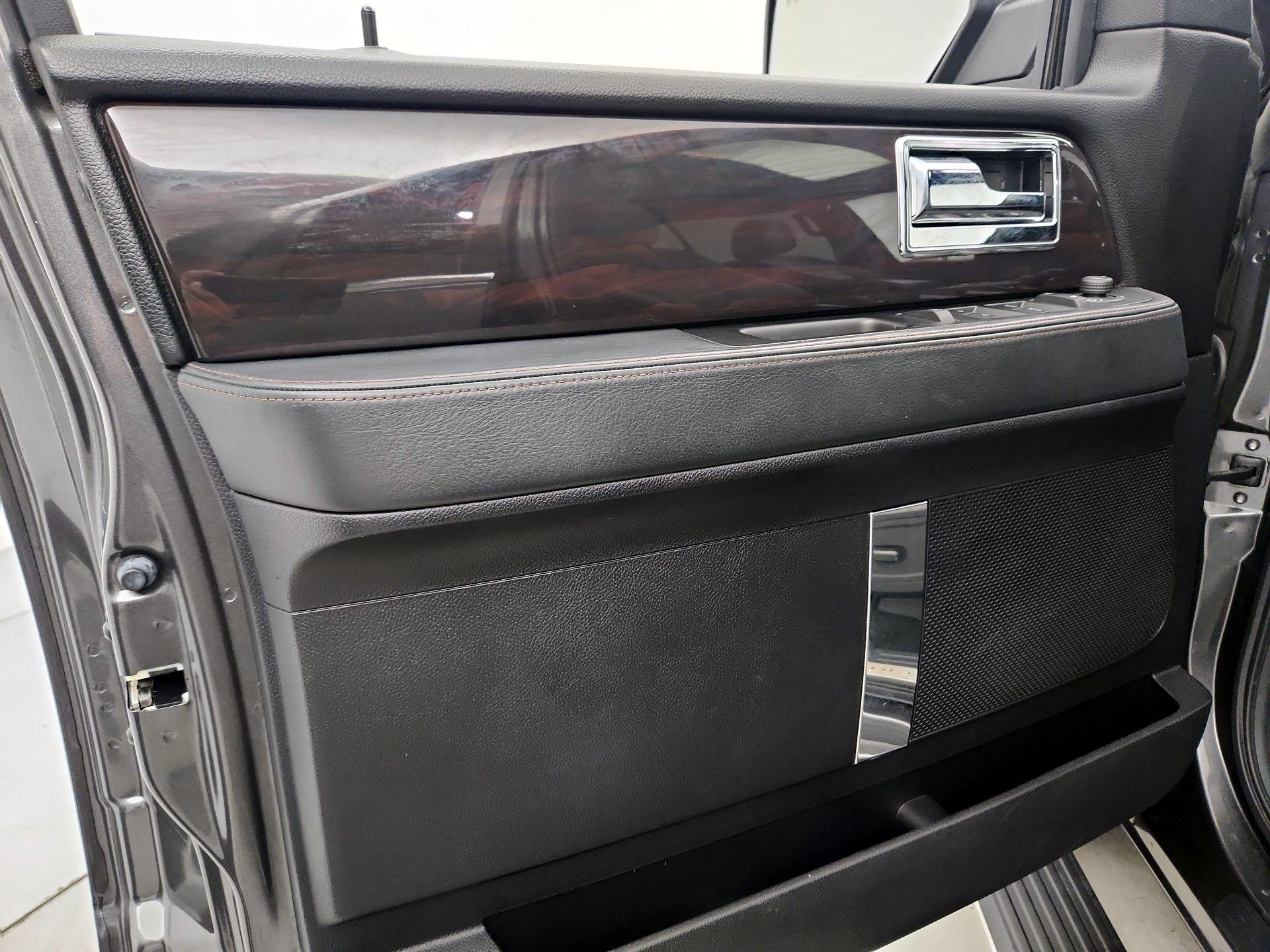 Thumbnail: 2017 Lincoln Navigator L - 12