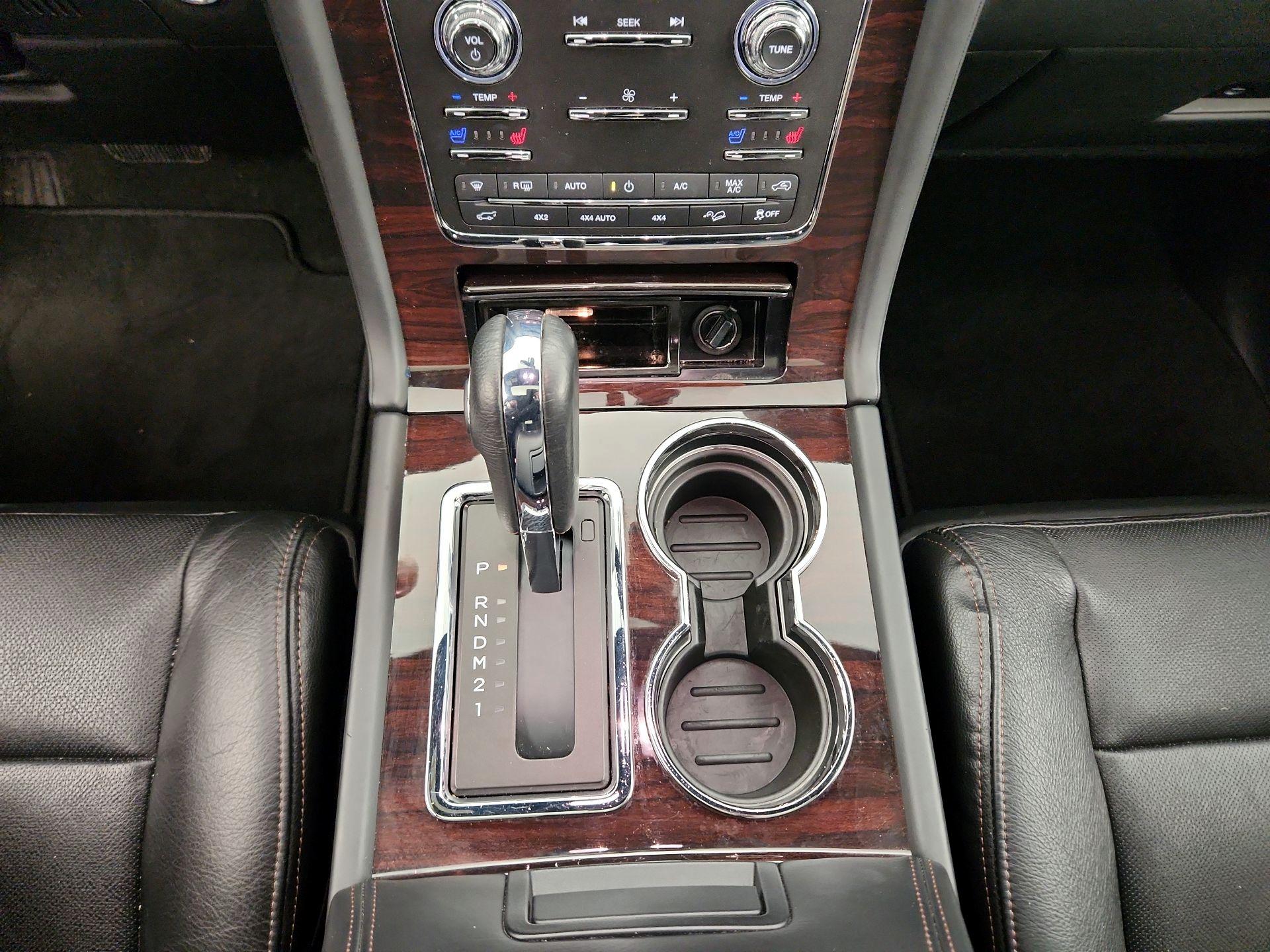 Thumbnail: 2017 Lincoln Navigator L - 18