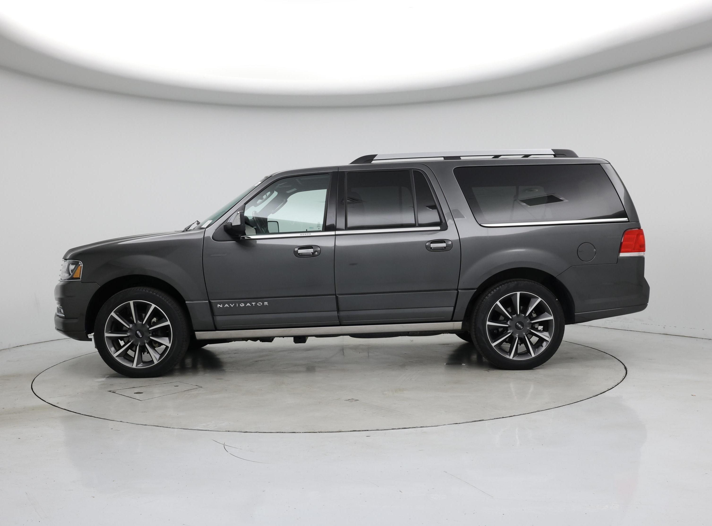 Thumbnail: 2017 Lincoln Navigator L - 3