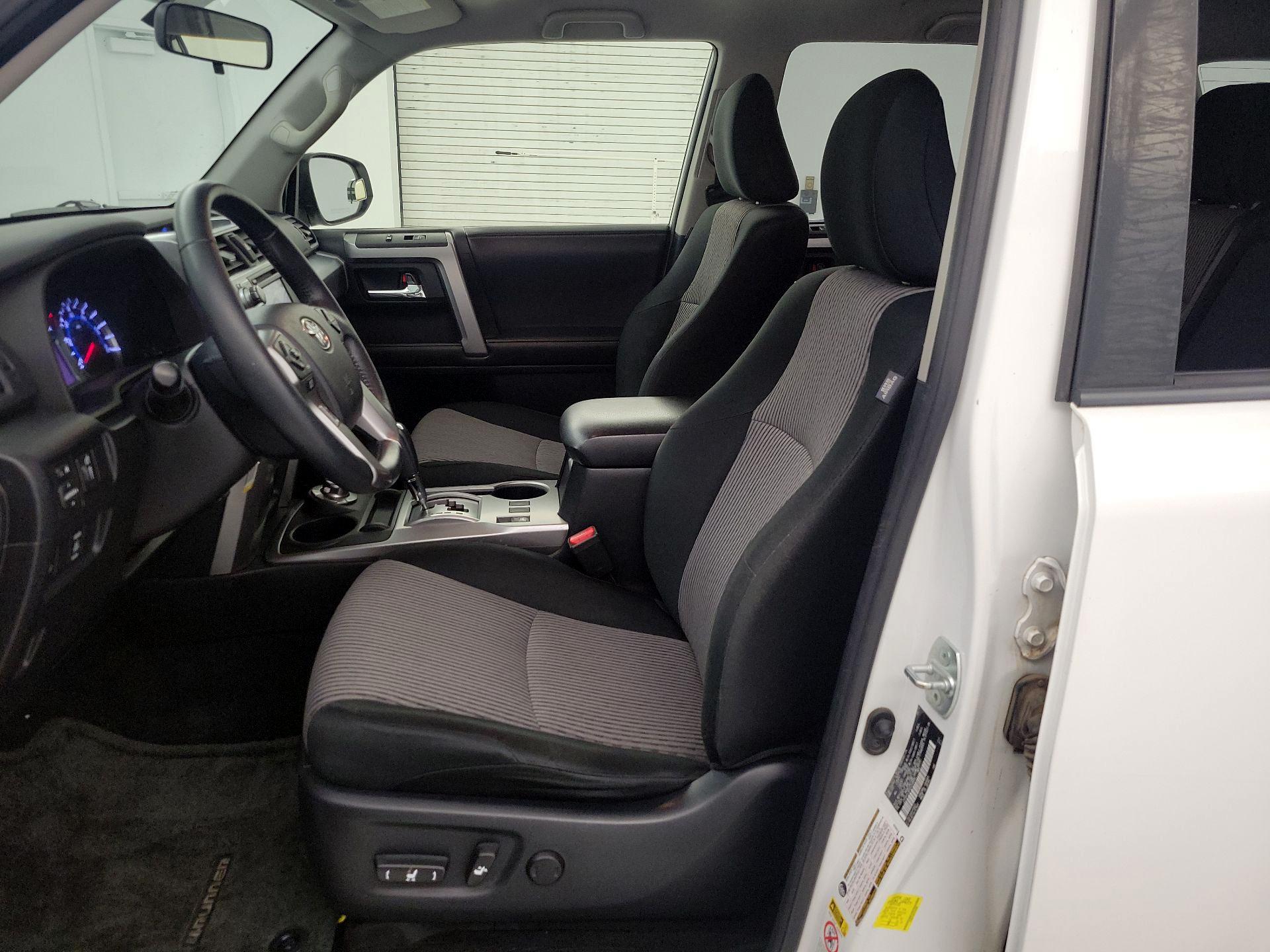 Thumbnail: 2016 Toyota 4Runner - 11