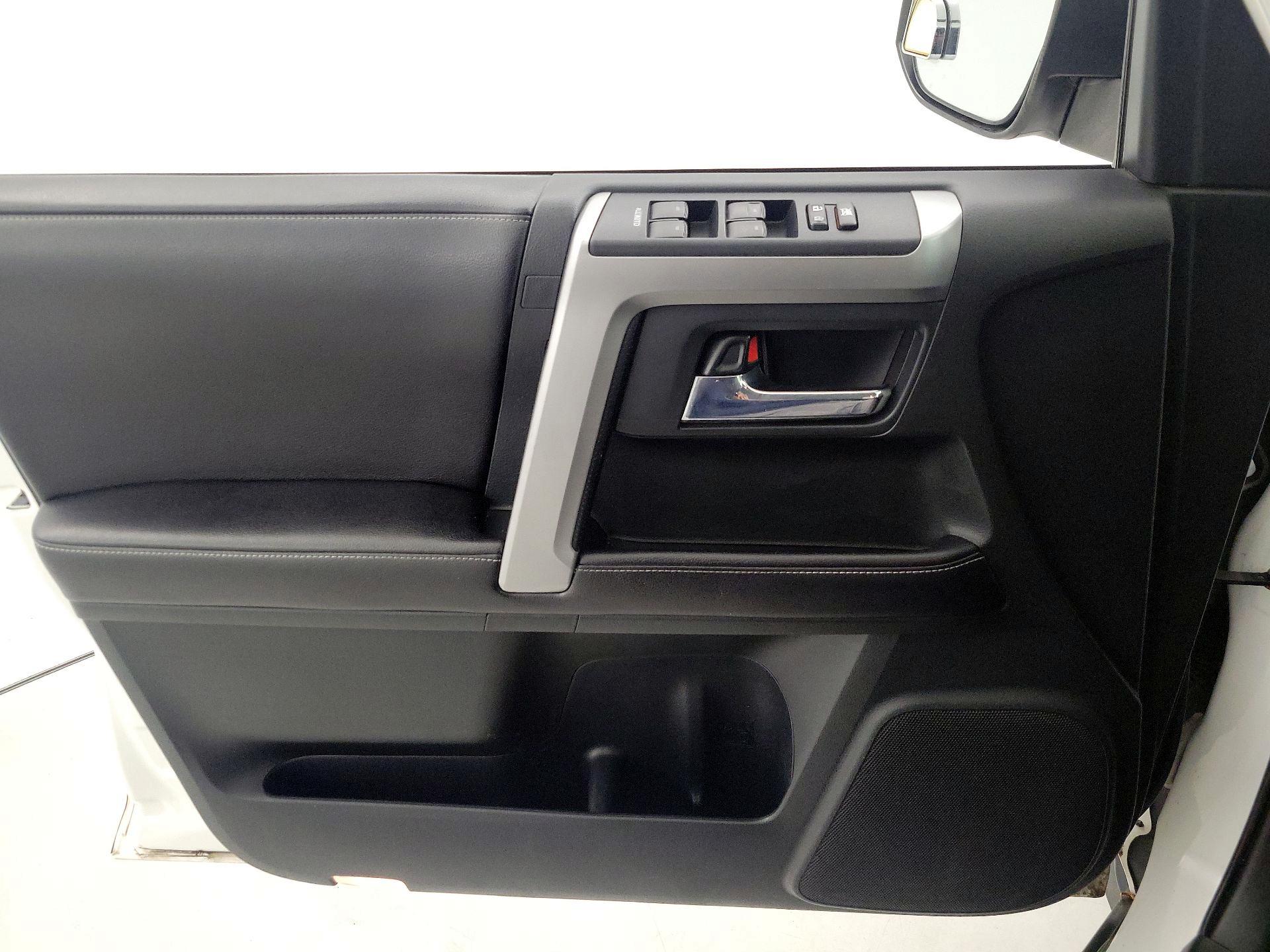 Thumbnail: 2016 Toyota 4Runner - 12