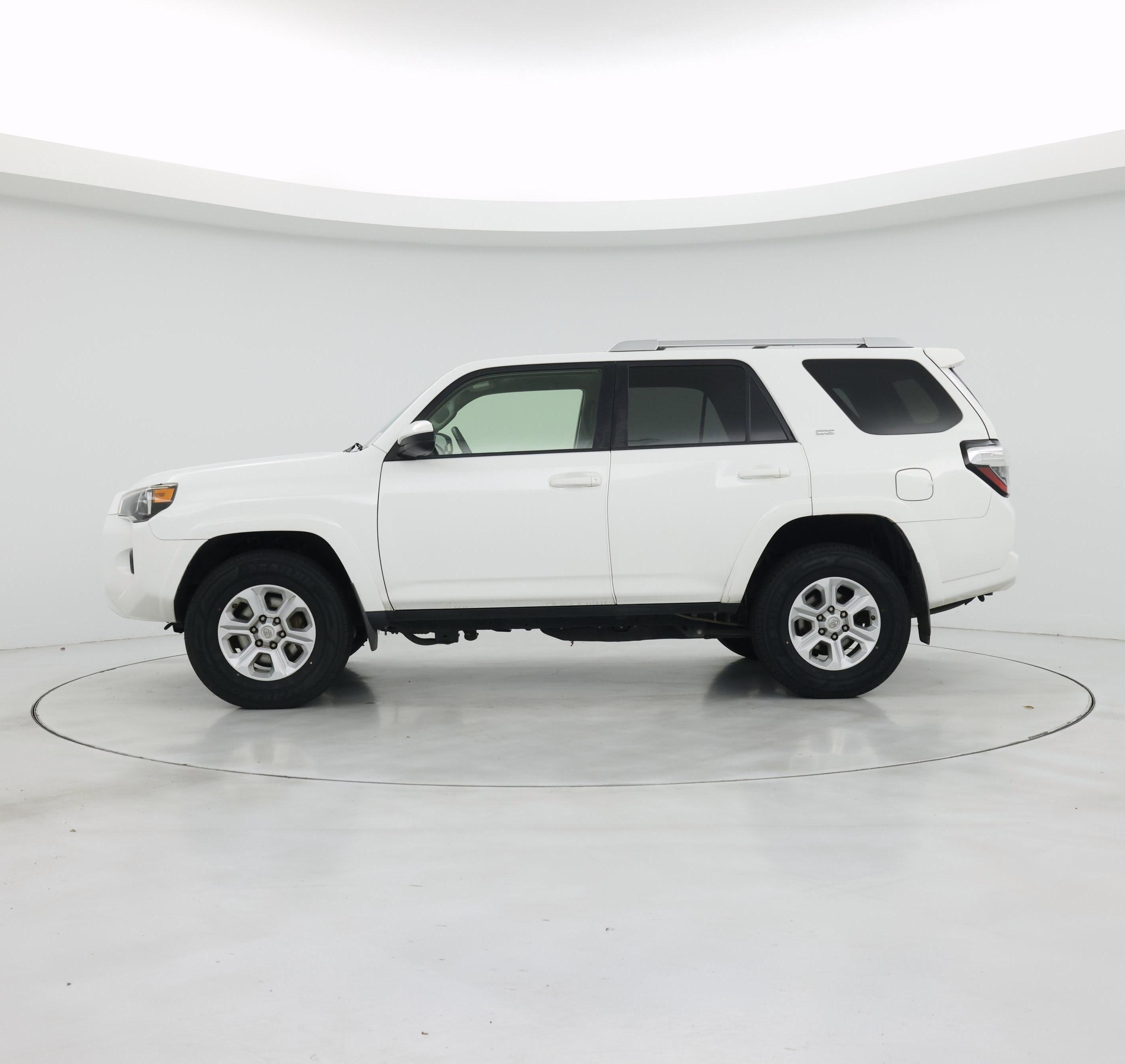 Thumbnail: 2016 Toyota 4Runner - 3