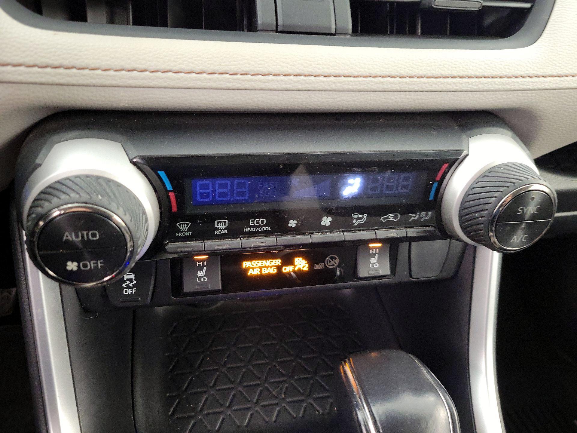 Thumbnail: 2019 Toyota RAV4 - 16