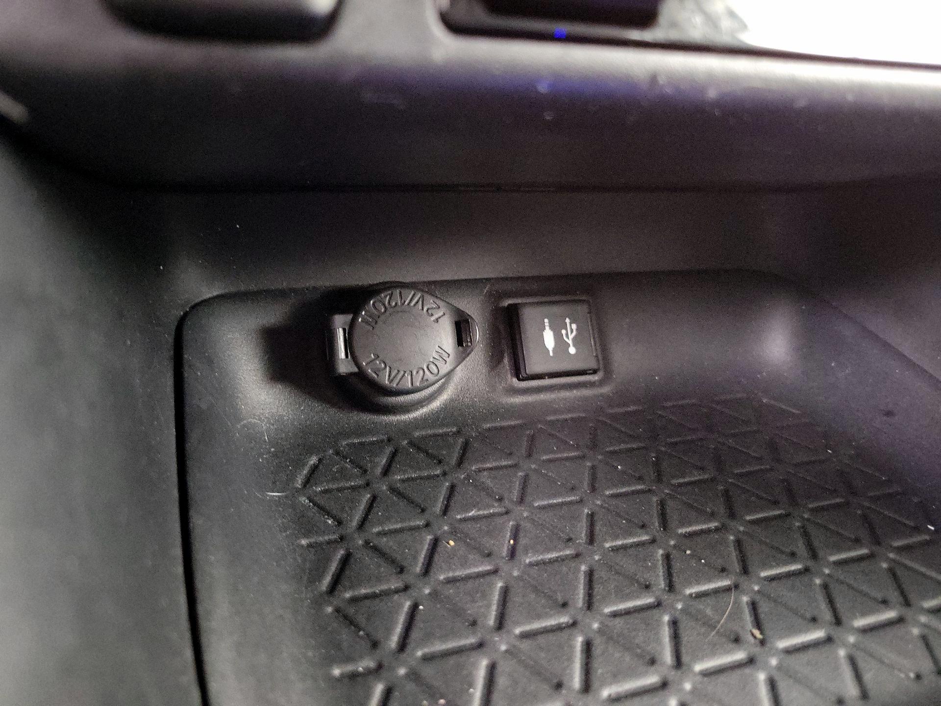 Thumbnail: 2019 Toyota RAV4 - 18