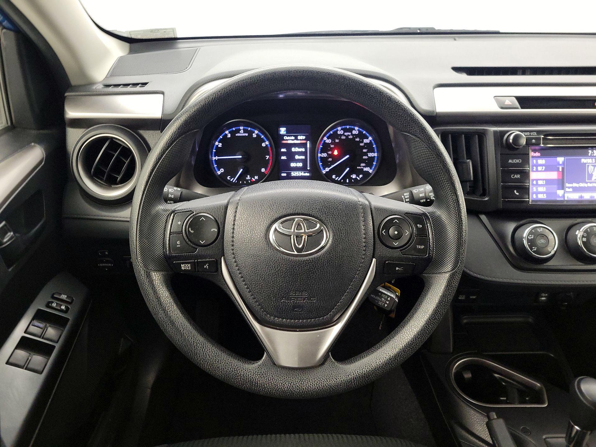 Thumbnail: 2018 Toyota RAV4 - 10