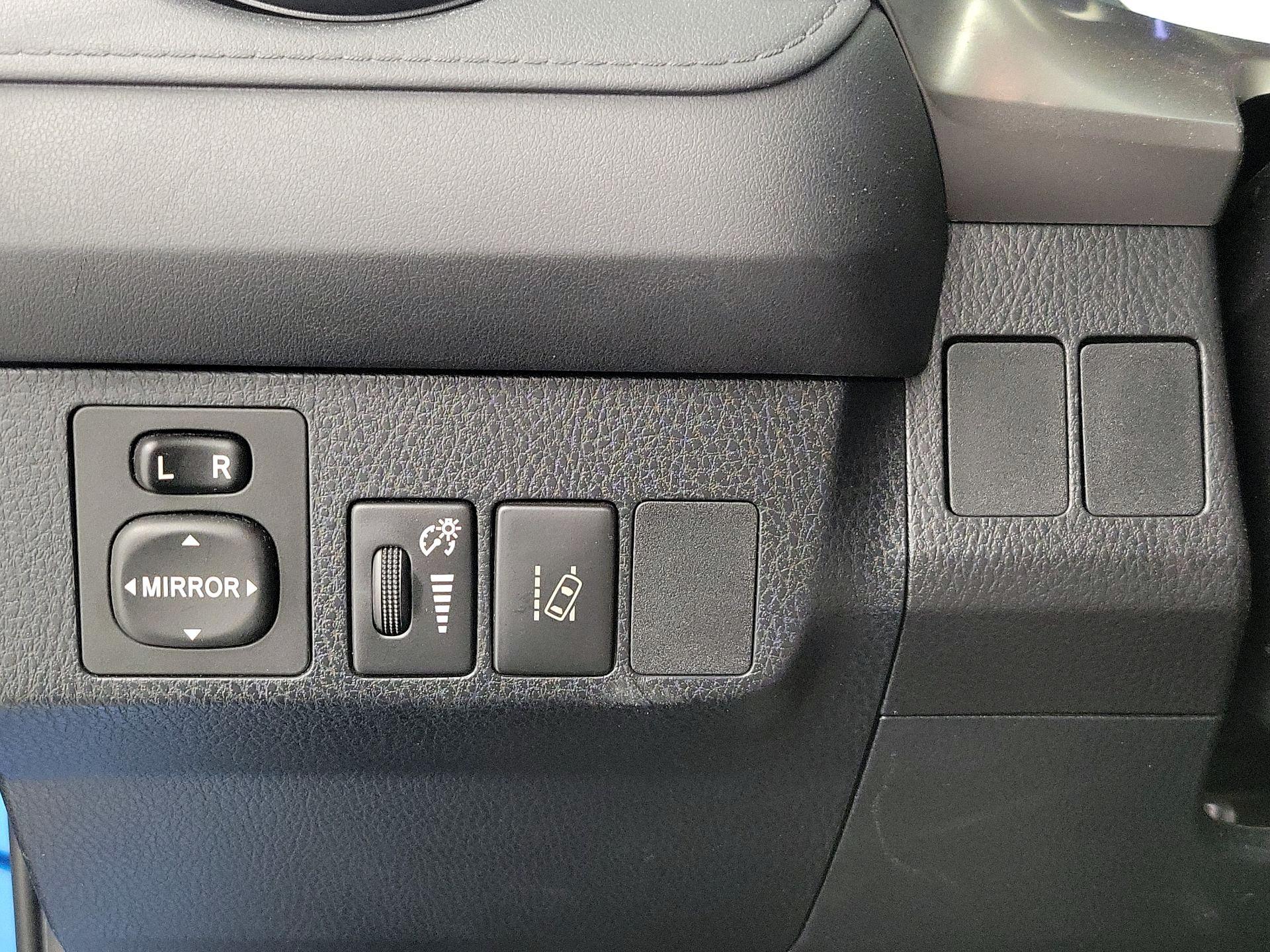 Thumbnail: 2018 Toyota RAV4 - 13