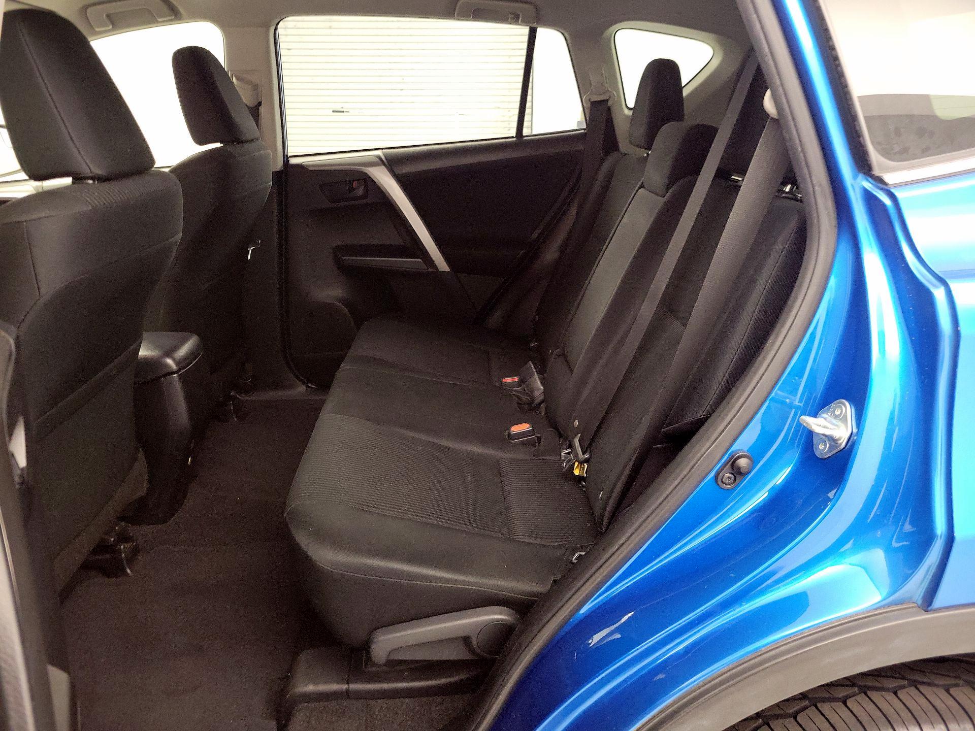 Thumbnail: 2018 Toyota RAV4 - 19