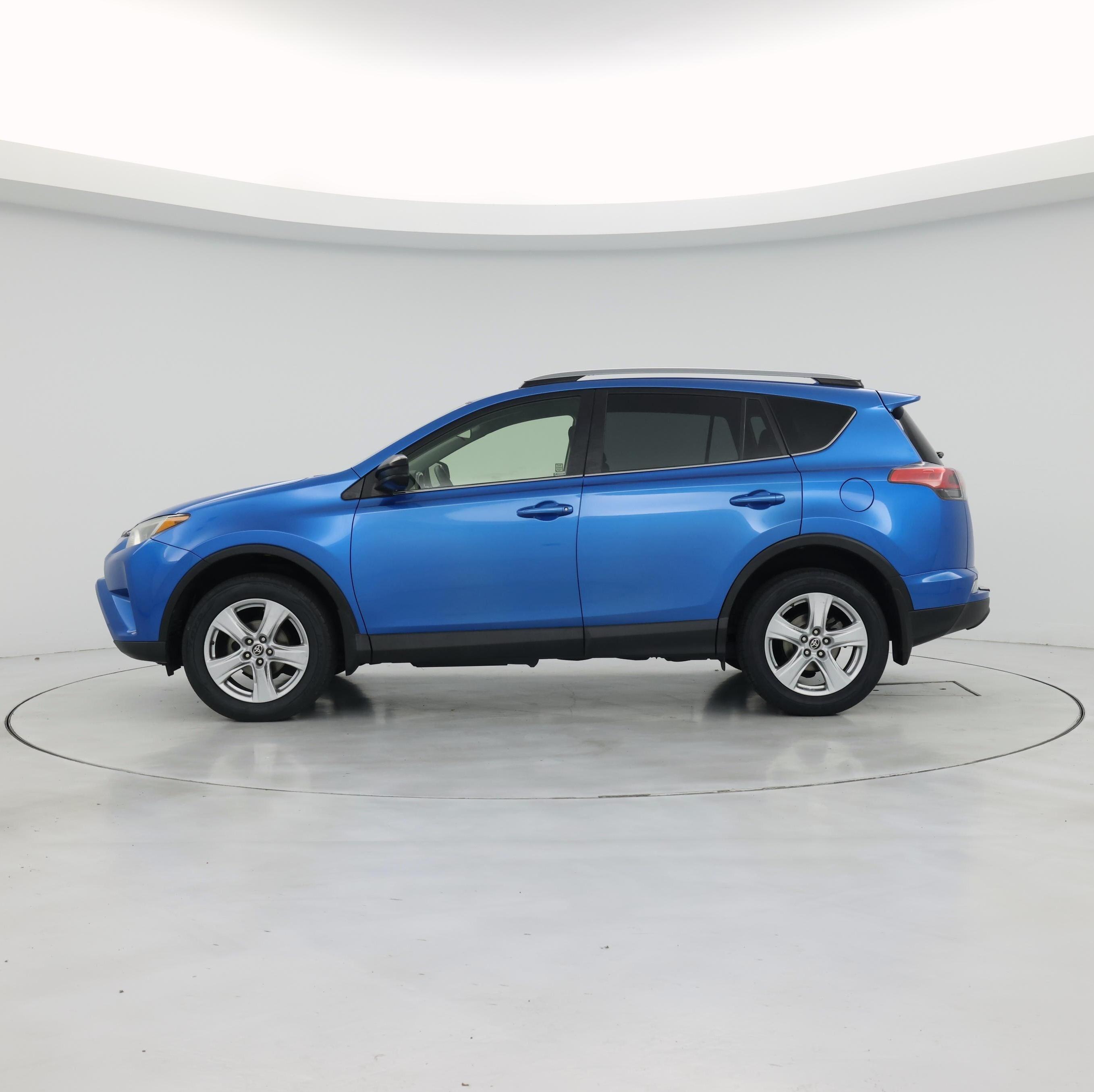Thumbnail: 2018 Toyota RAV4 - 3