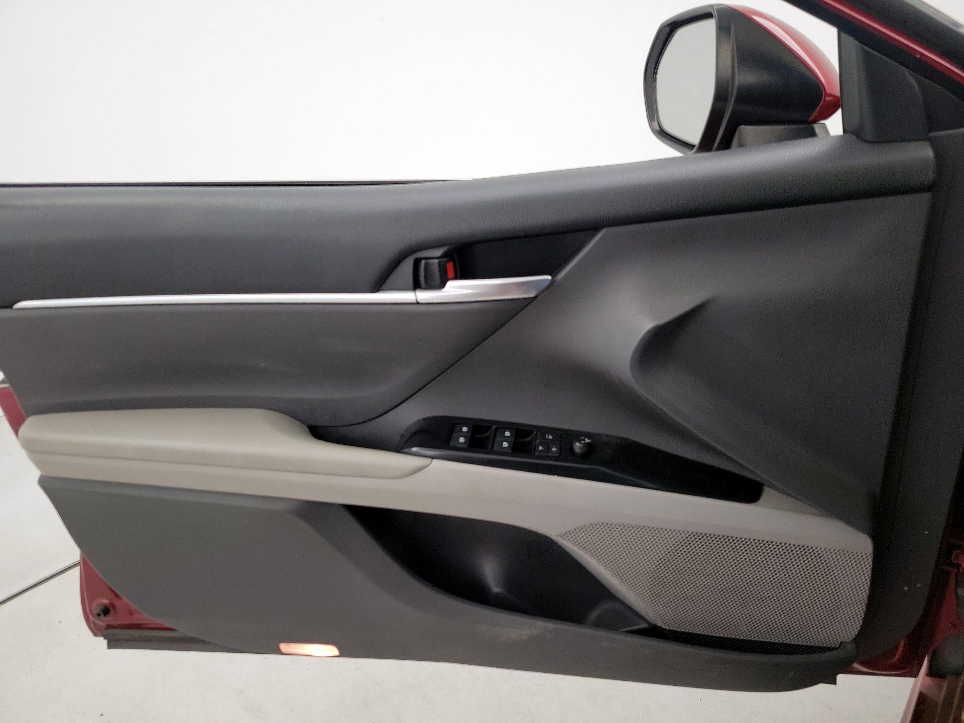 Thumbnail: 2018 Toyota Camry - 12