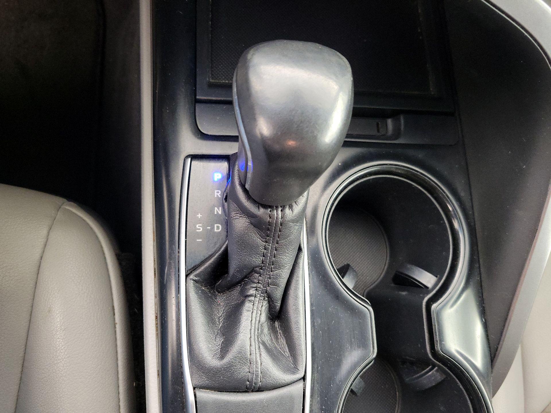 Thumbnail: 2018 Toyota Camry - 17