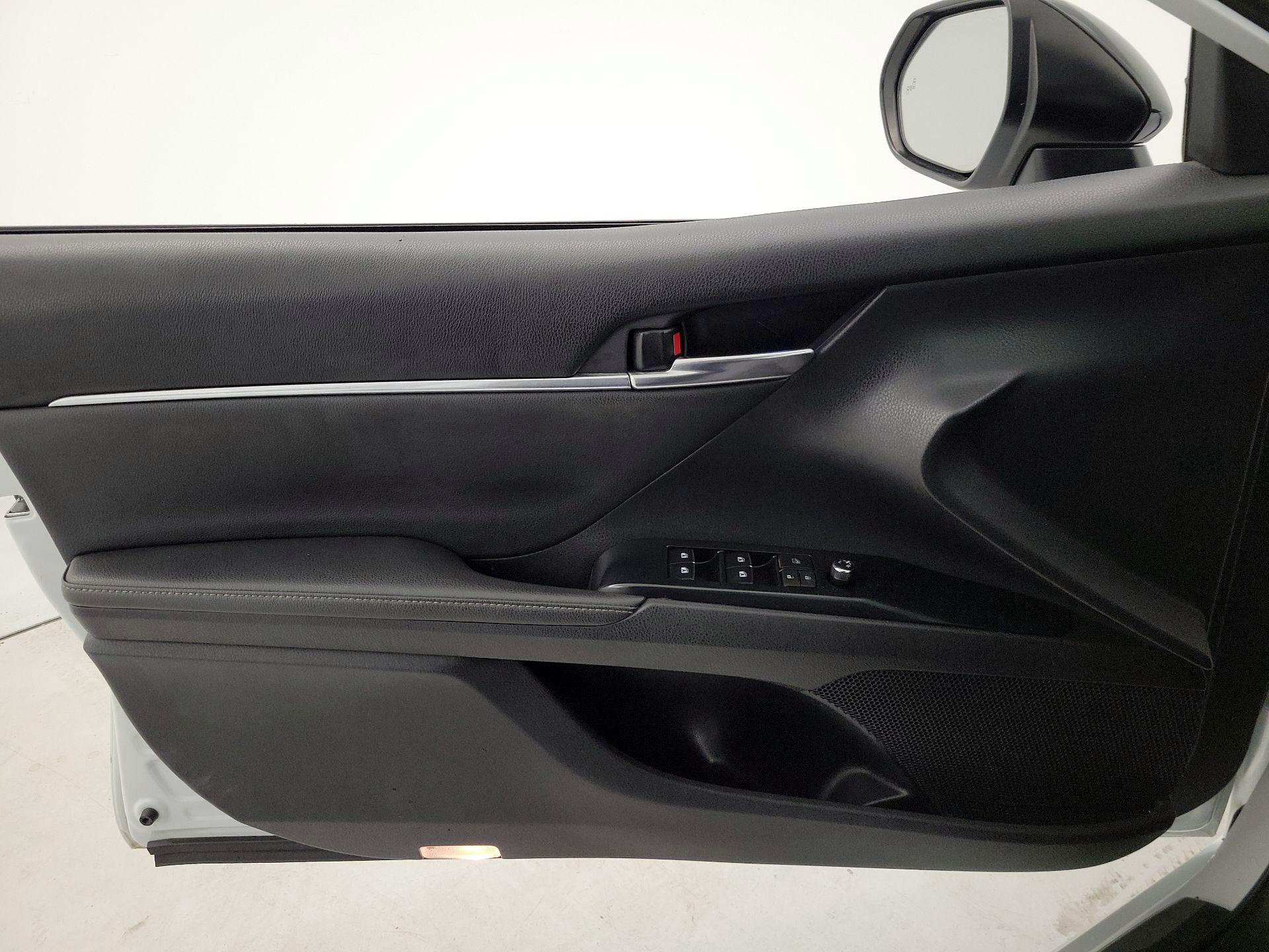 Thumbnail: 2019 Toyota Camry - 12