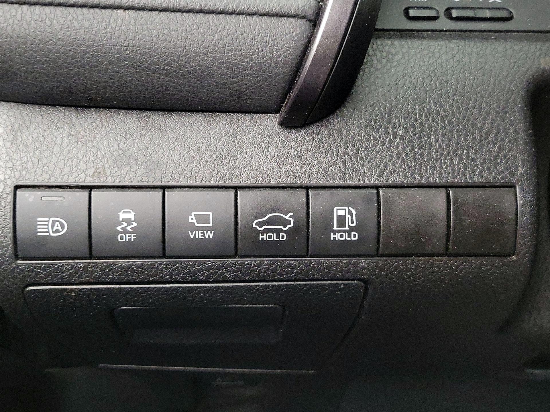 Thumbnail: 2019 Toyota Camry - 13