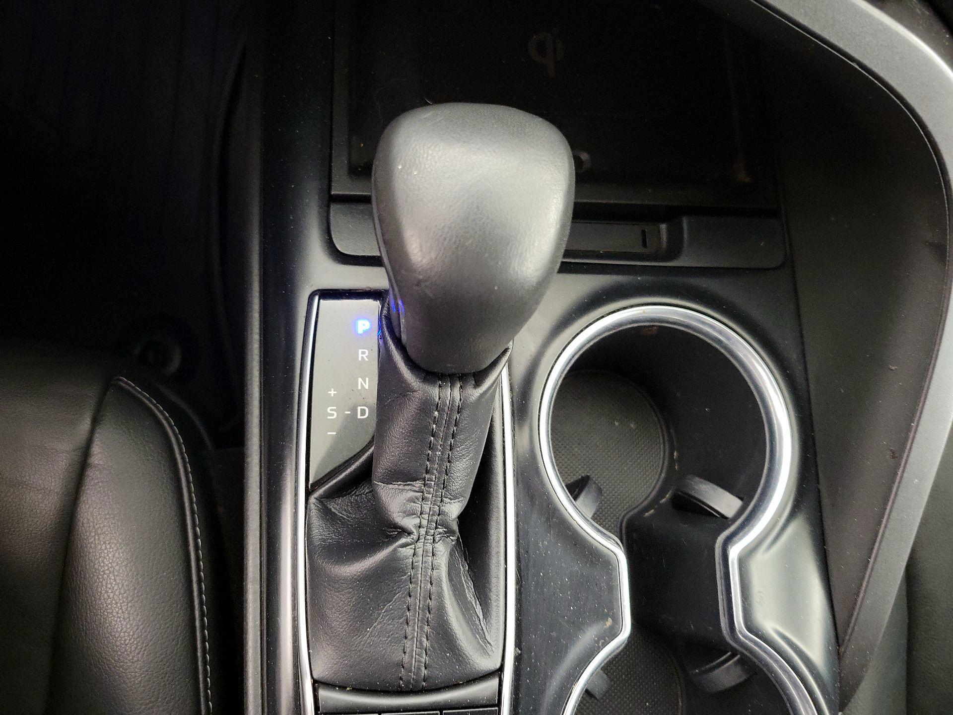 Thumbnail: 2019 Toyota Camry - 17