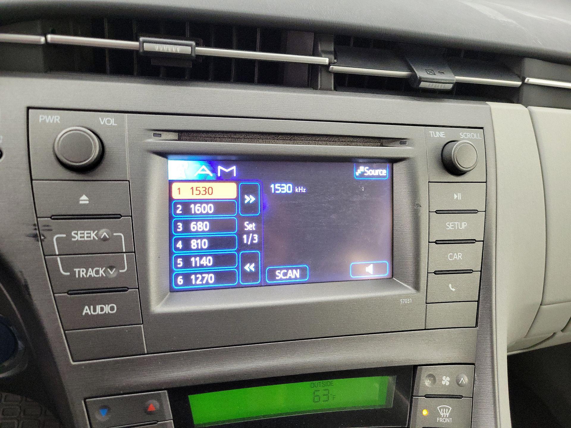 Thumbnail: 2015 Toyota Prius - 15