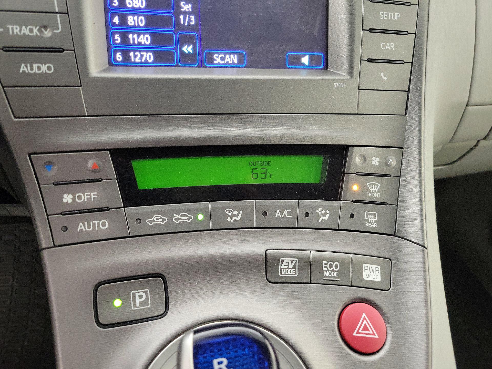 Thumbnail: 2015 Toyota Prius - 16