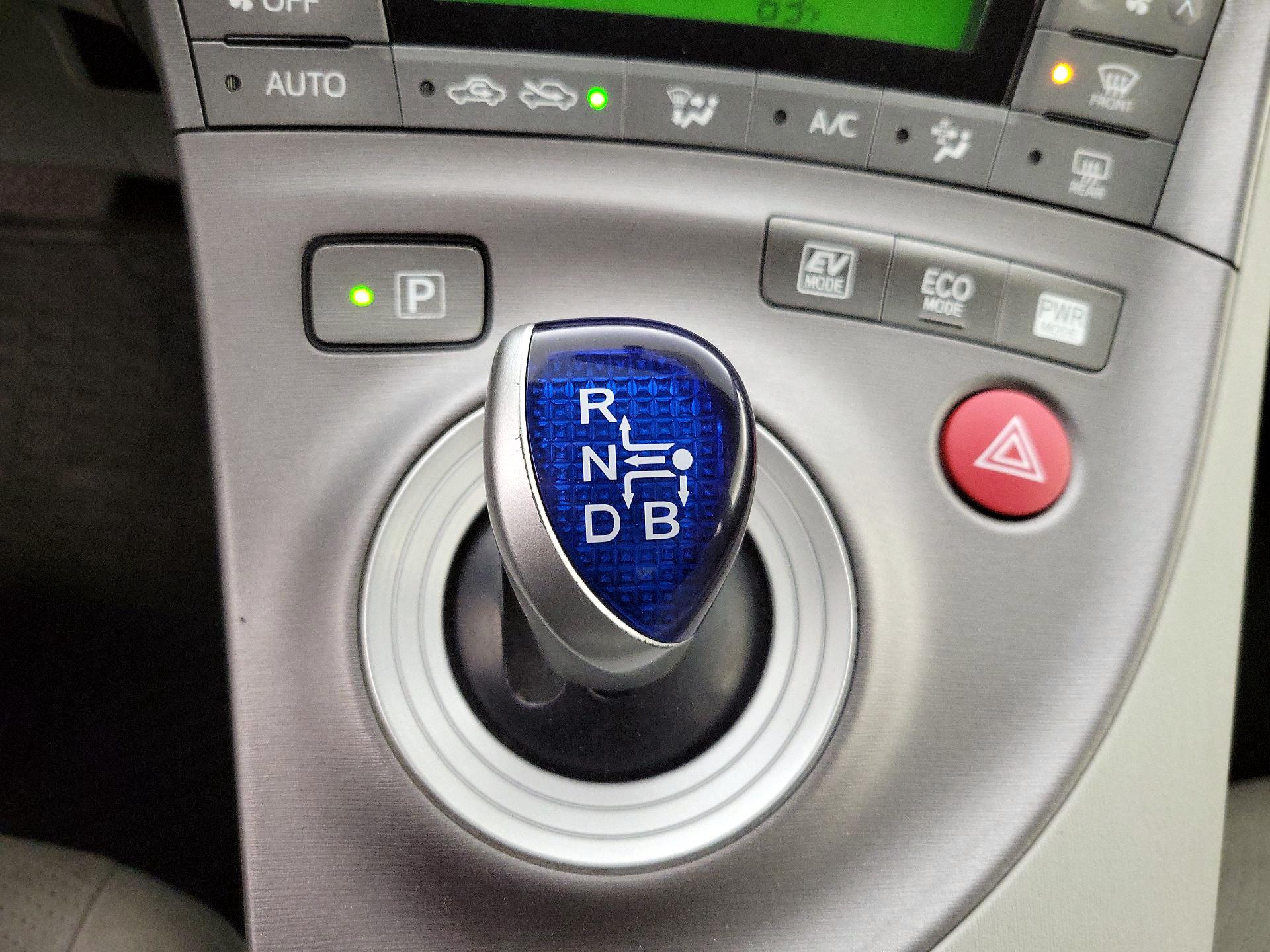 Thumbnail: 2015 Toyota Prius - 17