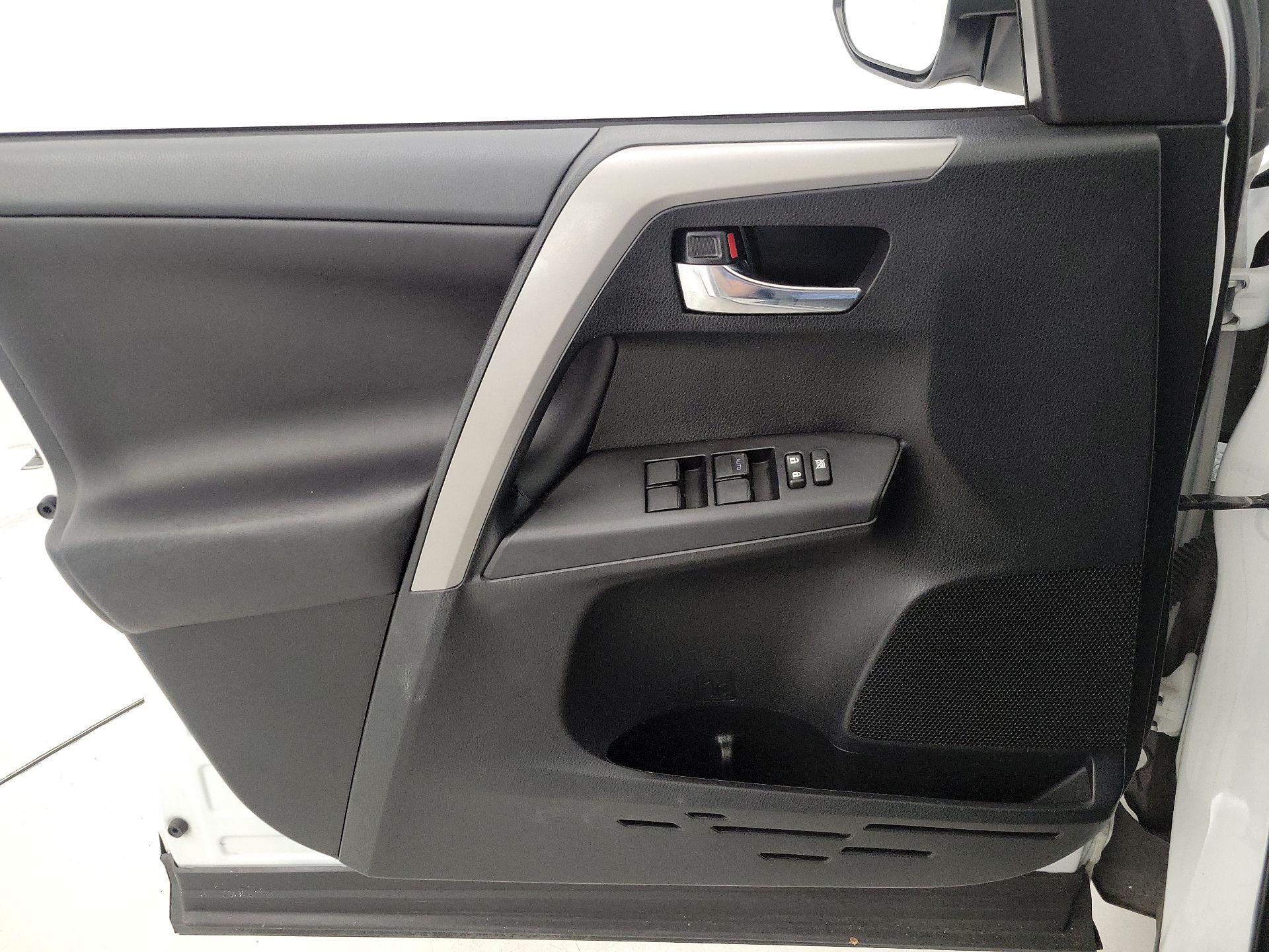 Thumbnail: 2018 Toyota RAV4 - 12