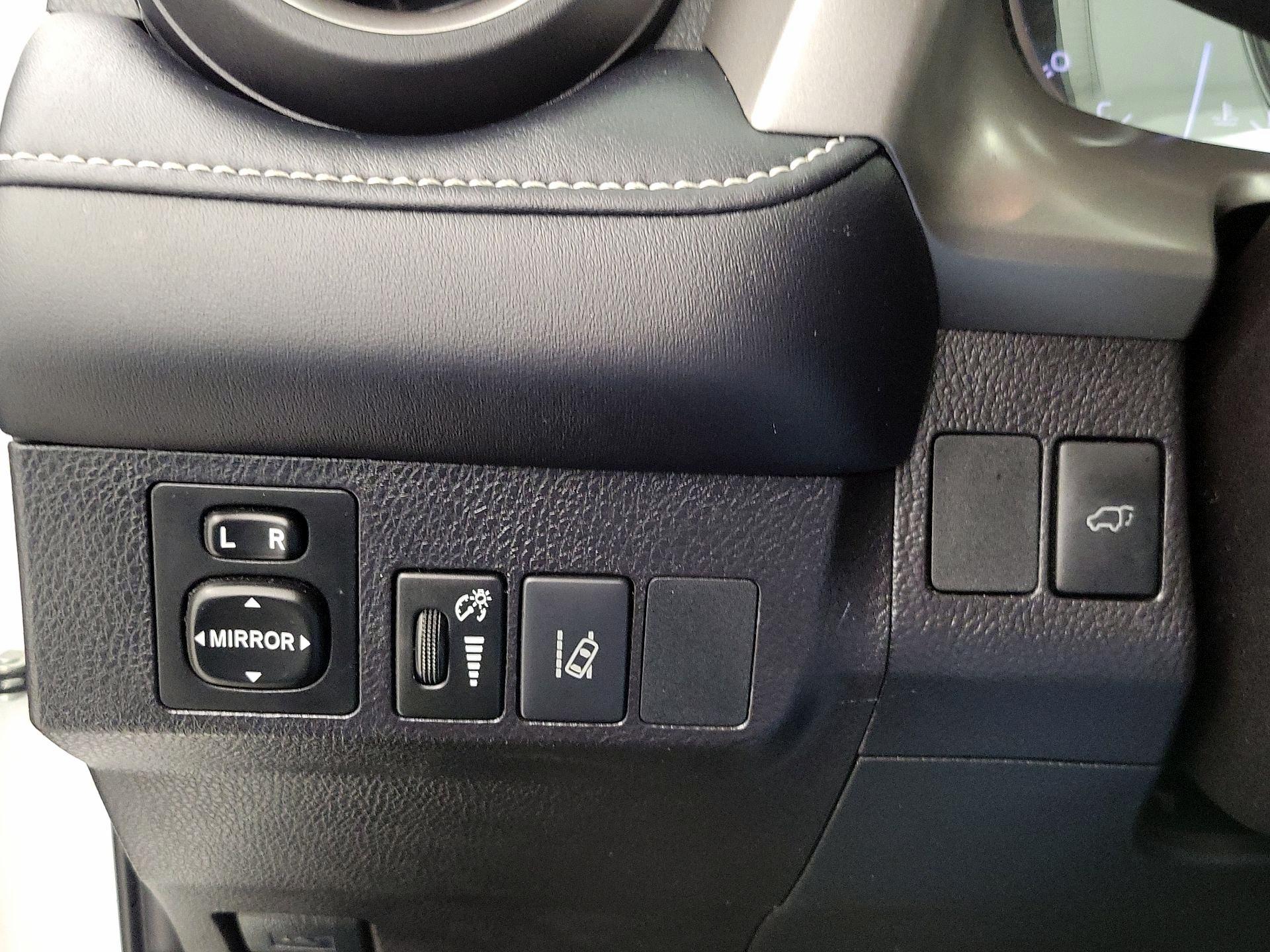 Thumbnail: 2018 Toyota RAV4 - 13