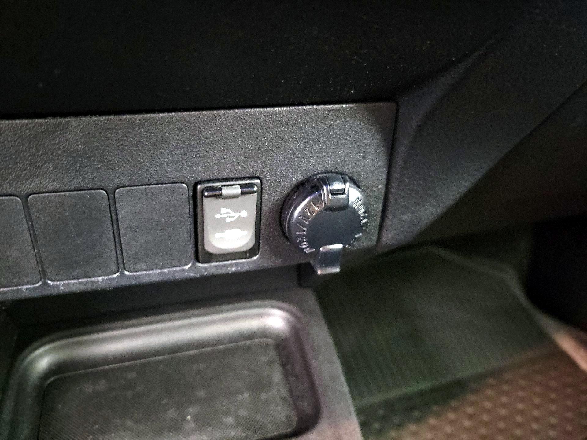 Thumbnail: 2018 Toyota RAV4 - 18