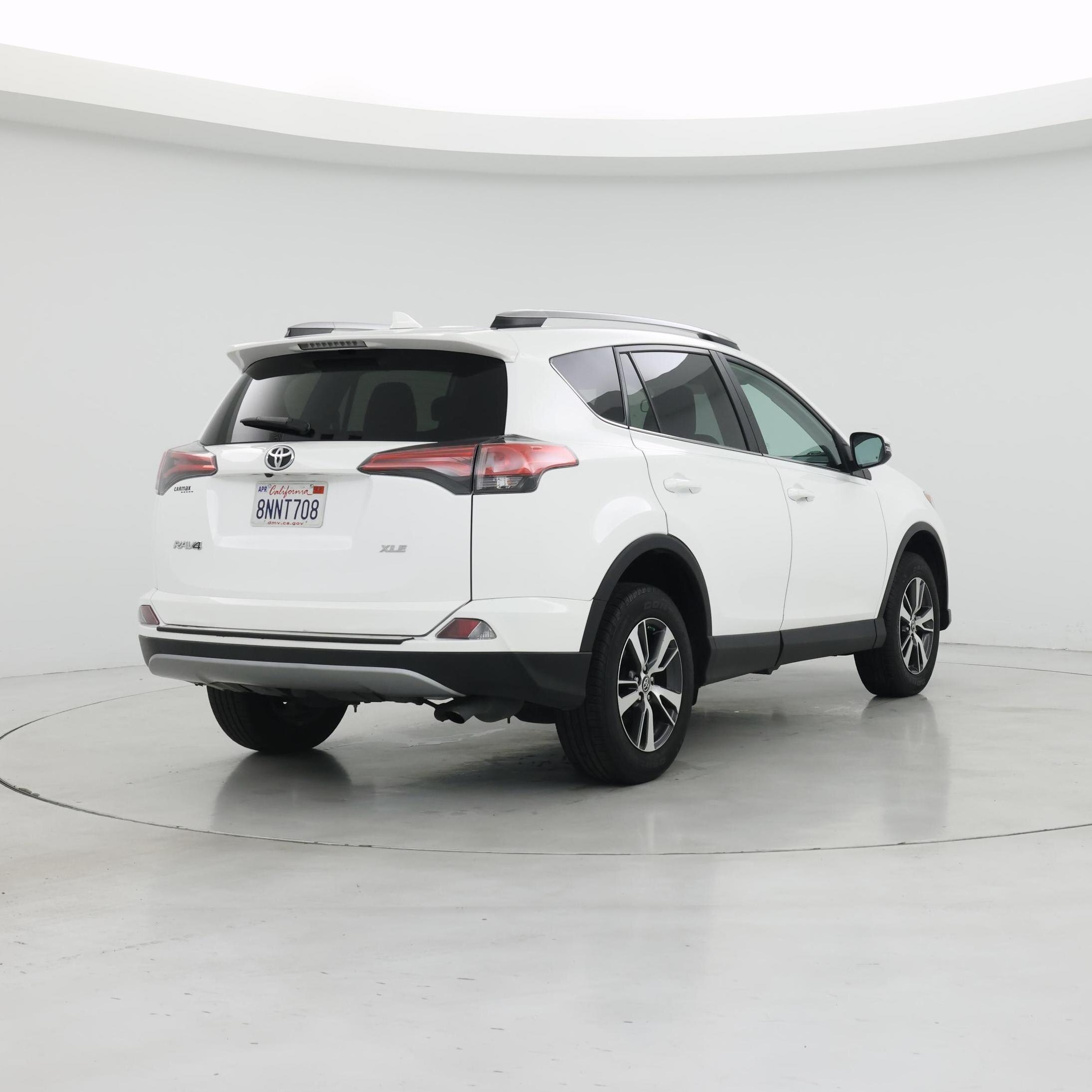 Thumbnail: 2018 Toyota RAV4 - 8