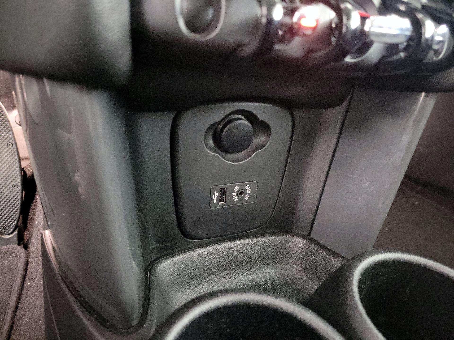 Thumbnail: 2017 MINI Cooper Hardtop - 16