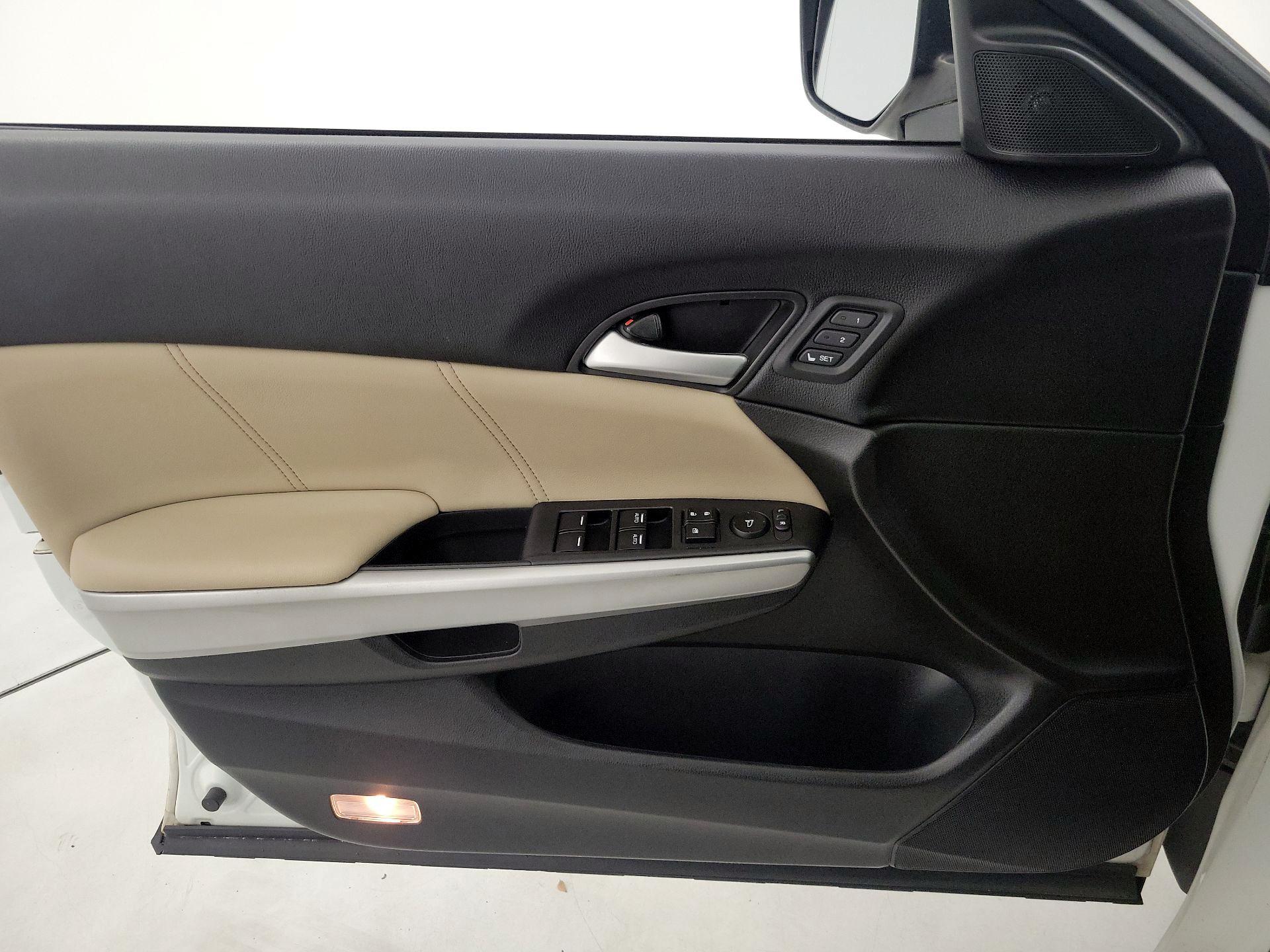 Thumbnail: 2015 Honda Accord Crosstour - 12