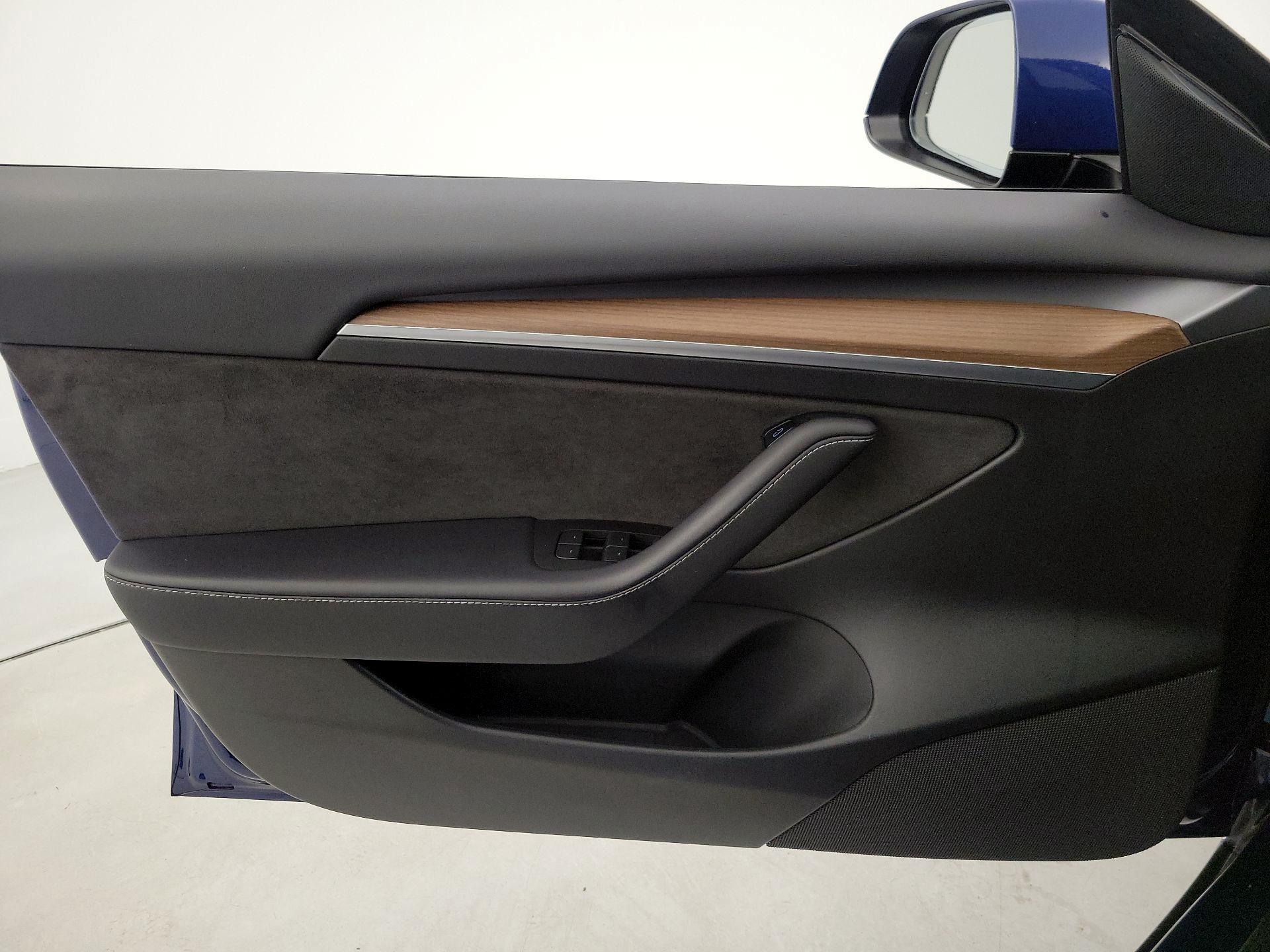 Thumbnail: 2023 Tesla Model 3 - 12