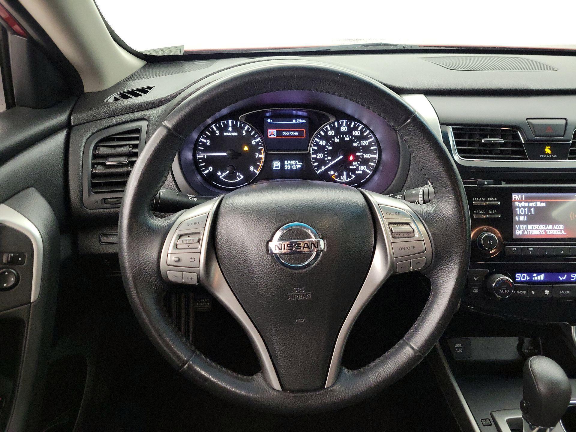 Thumbnail: 2015 Nissan Altima - 10