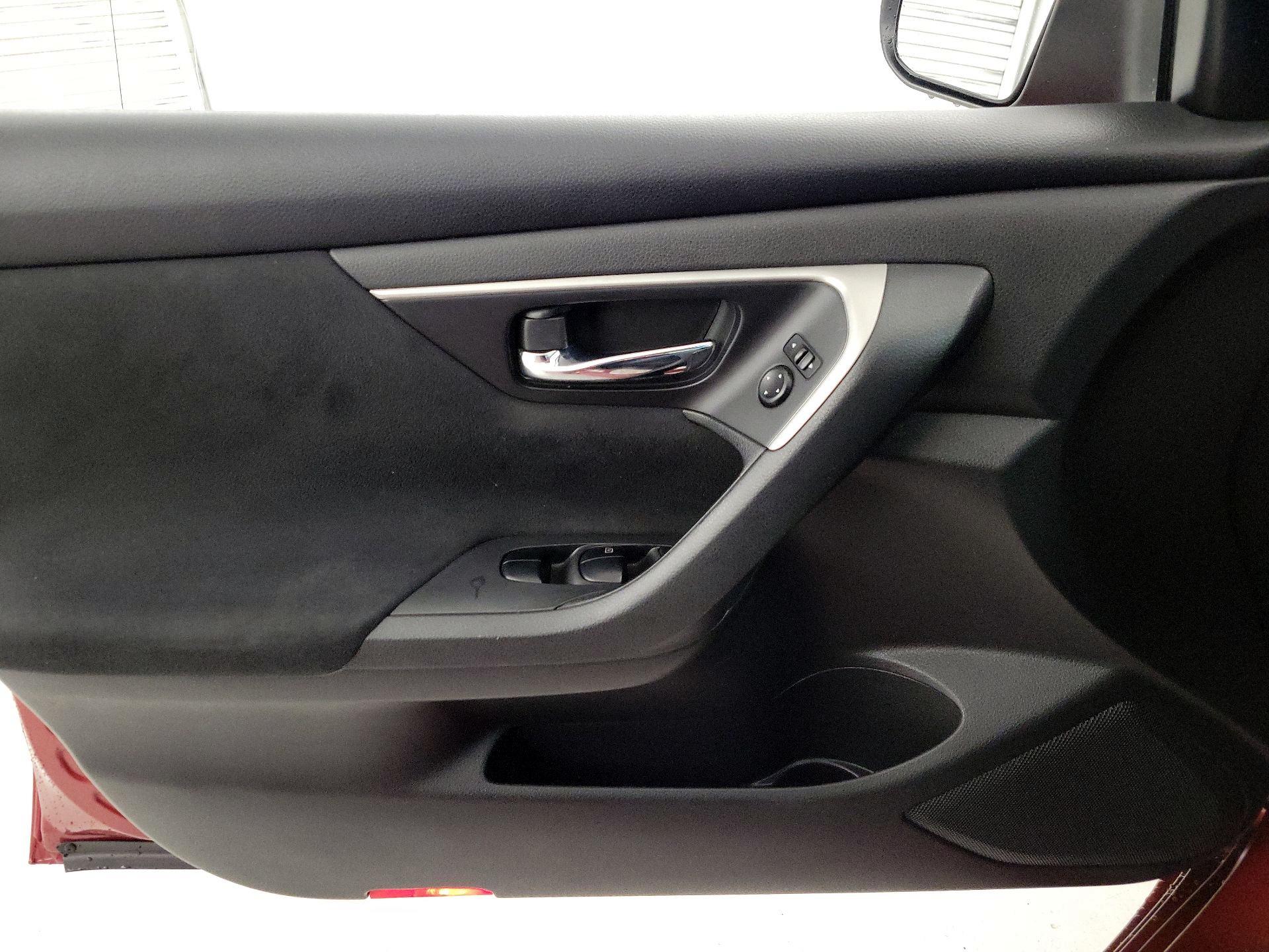 Thumbnail: 2015 Nissan Altima - 12