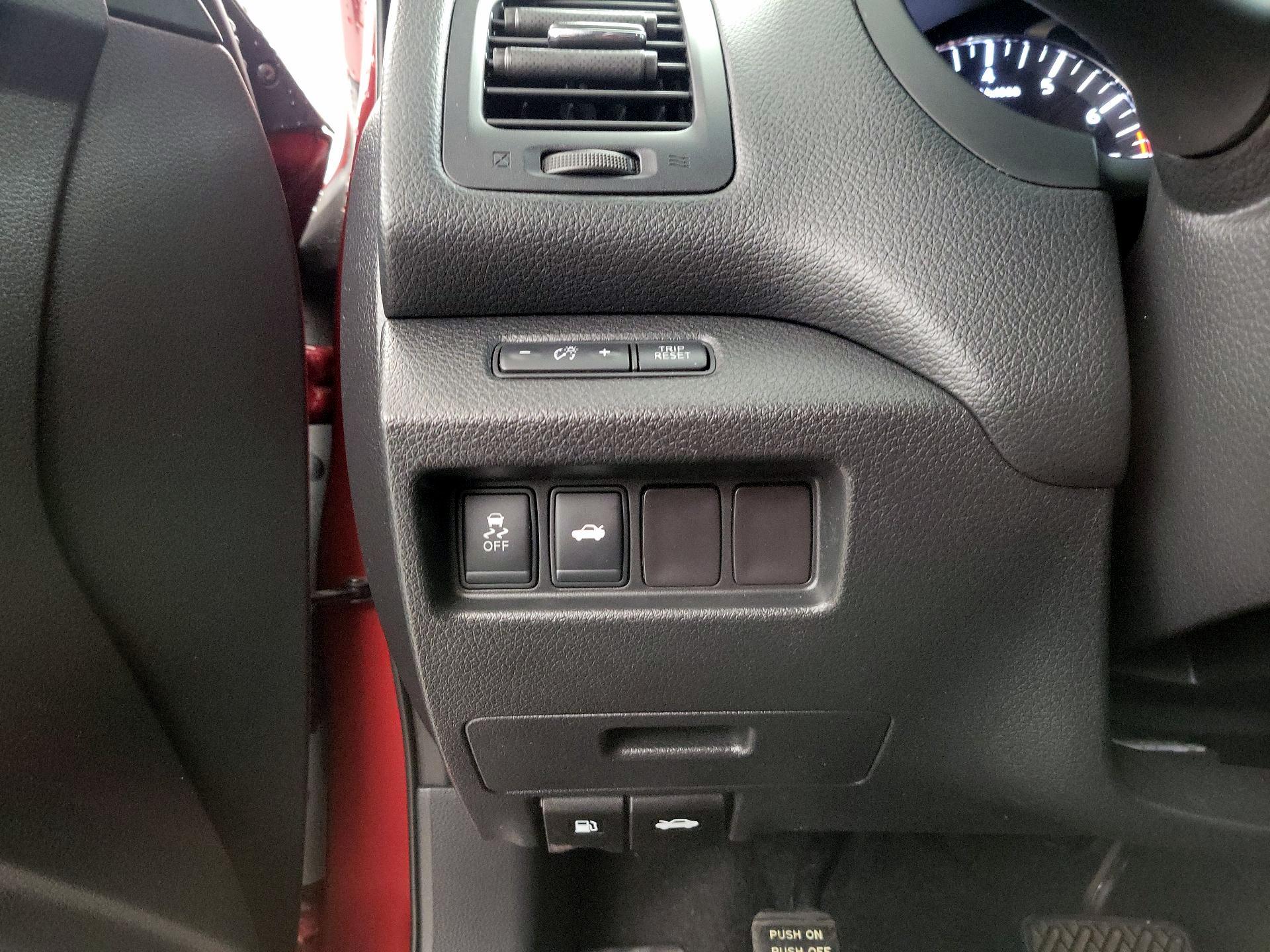 Thumbnail: 2015 Nissan Altima - 13