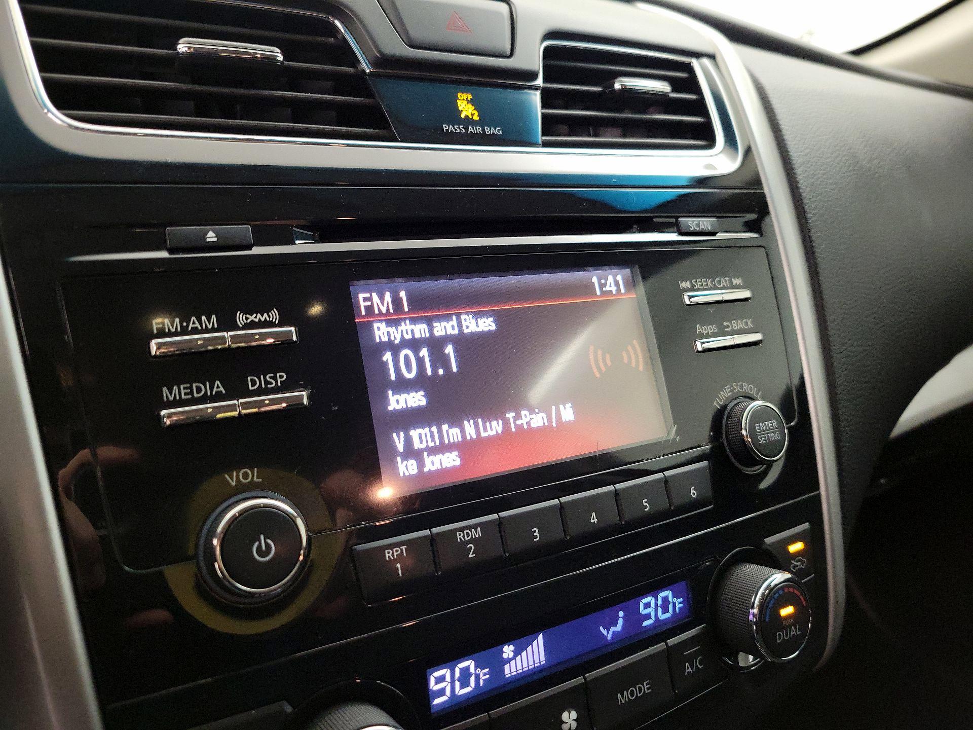 Thumbnail: 2015 Nissan Altima - 15